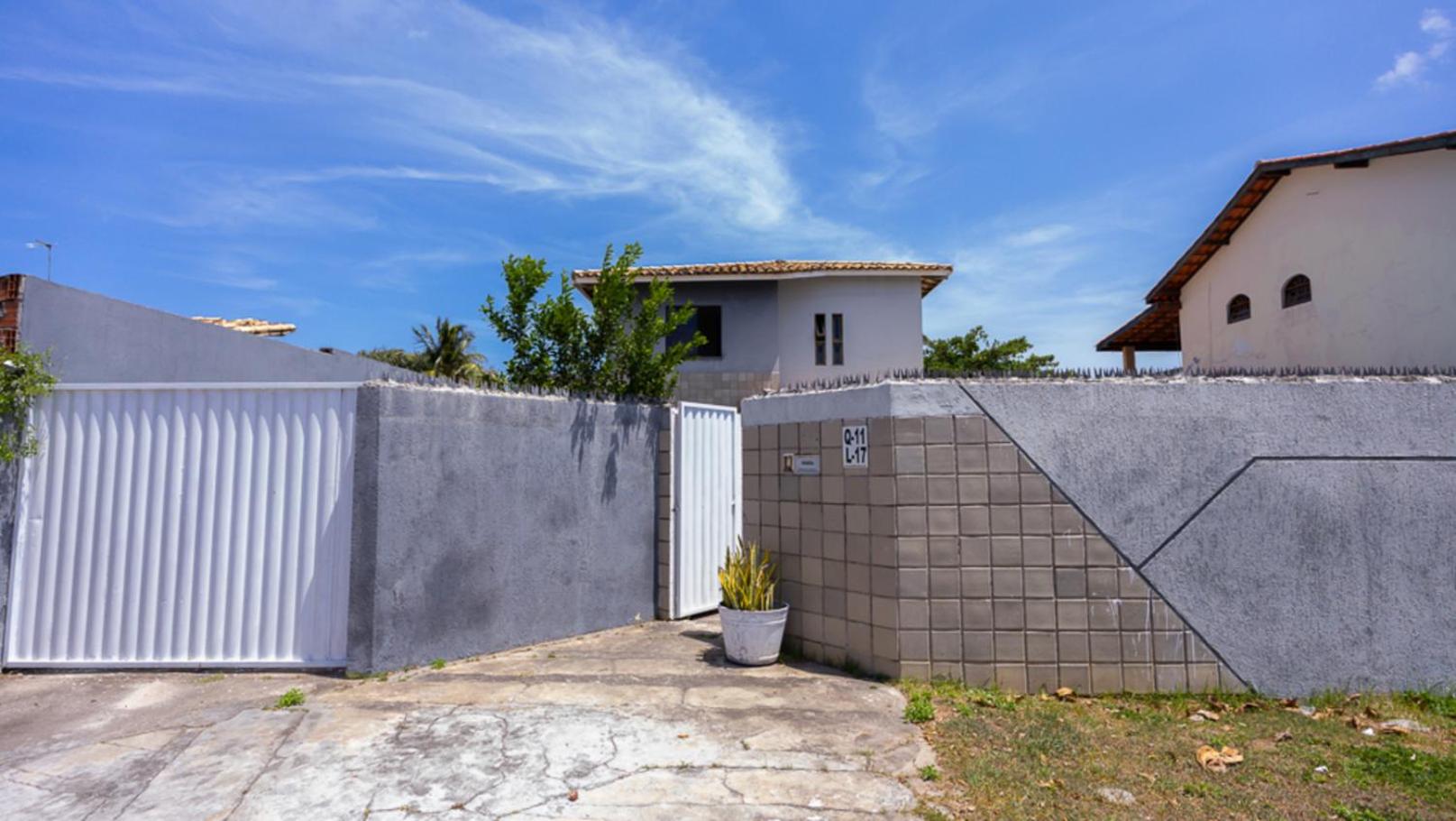 Casa com Wi-Fi, Piscina e Garagem a 550m da Praia