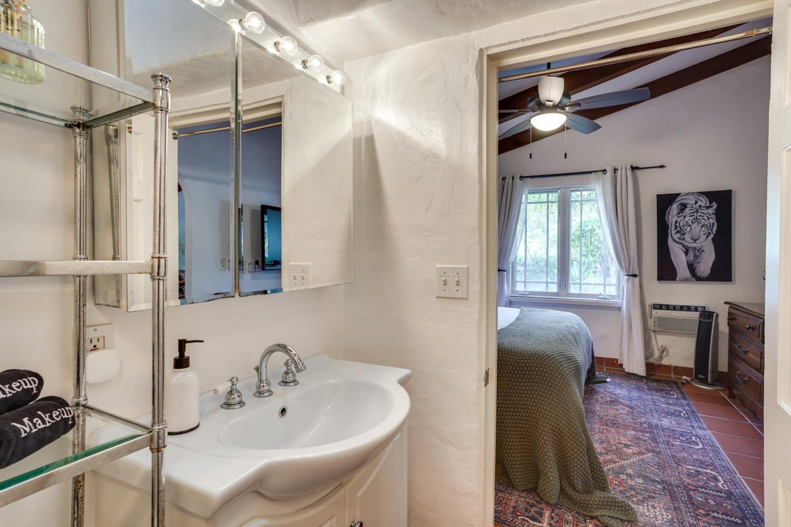 Romantic Retreat at Rancho Las Lomas Pet Friendly