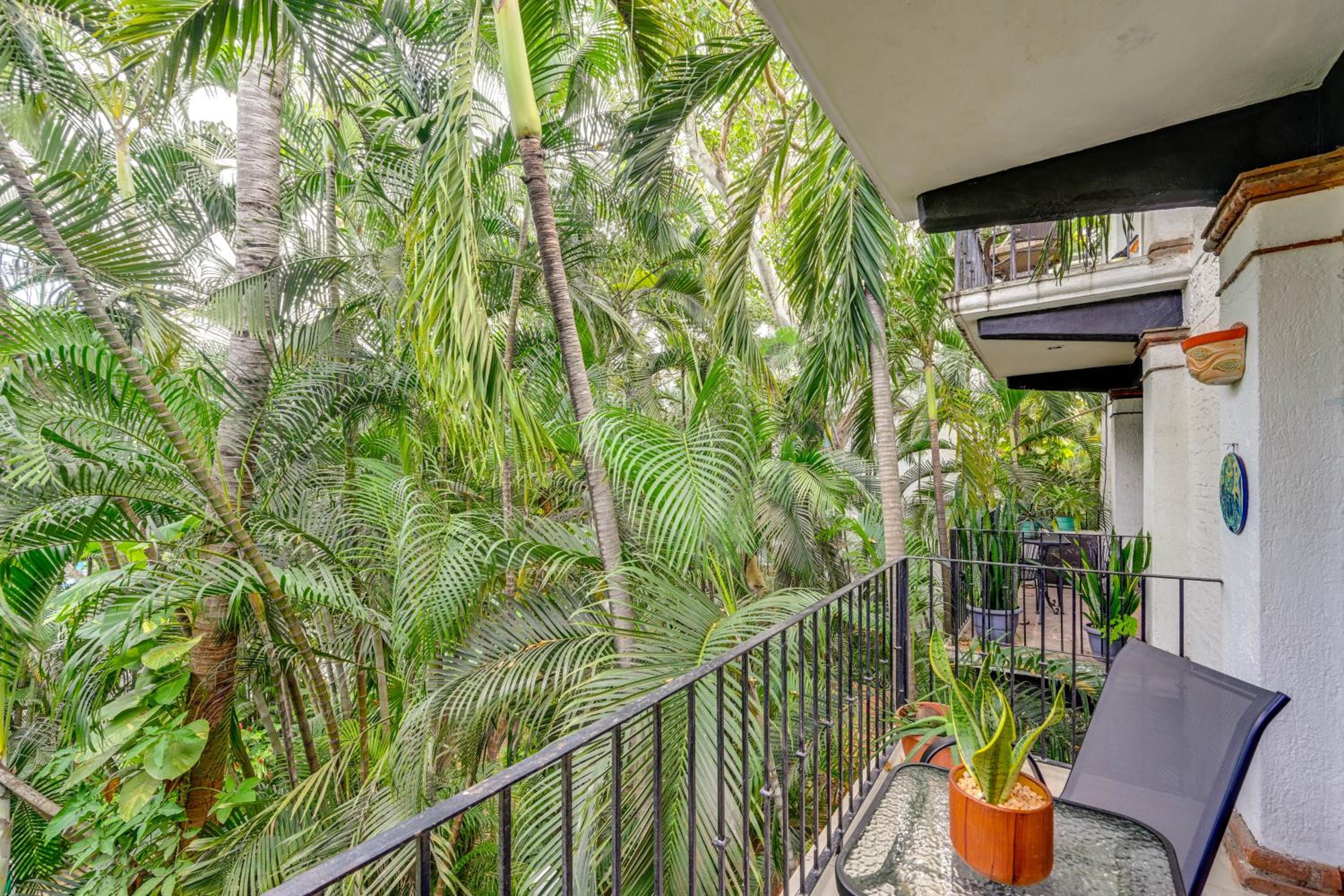 1 Block to Playa Los Tules, Pool Access! Lush Unit