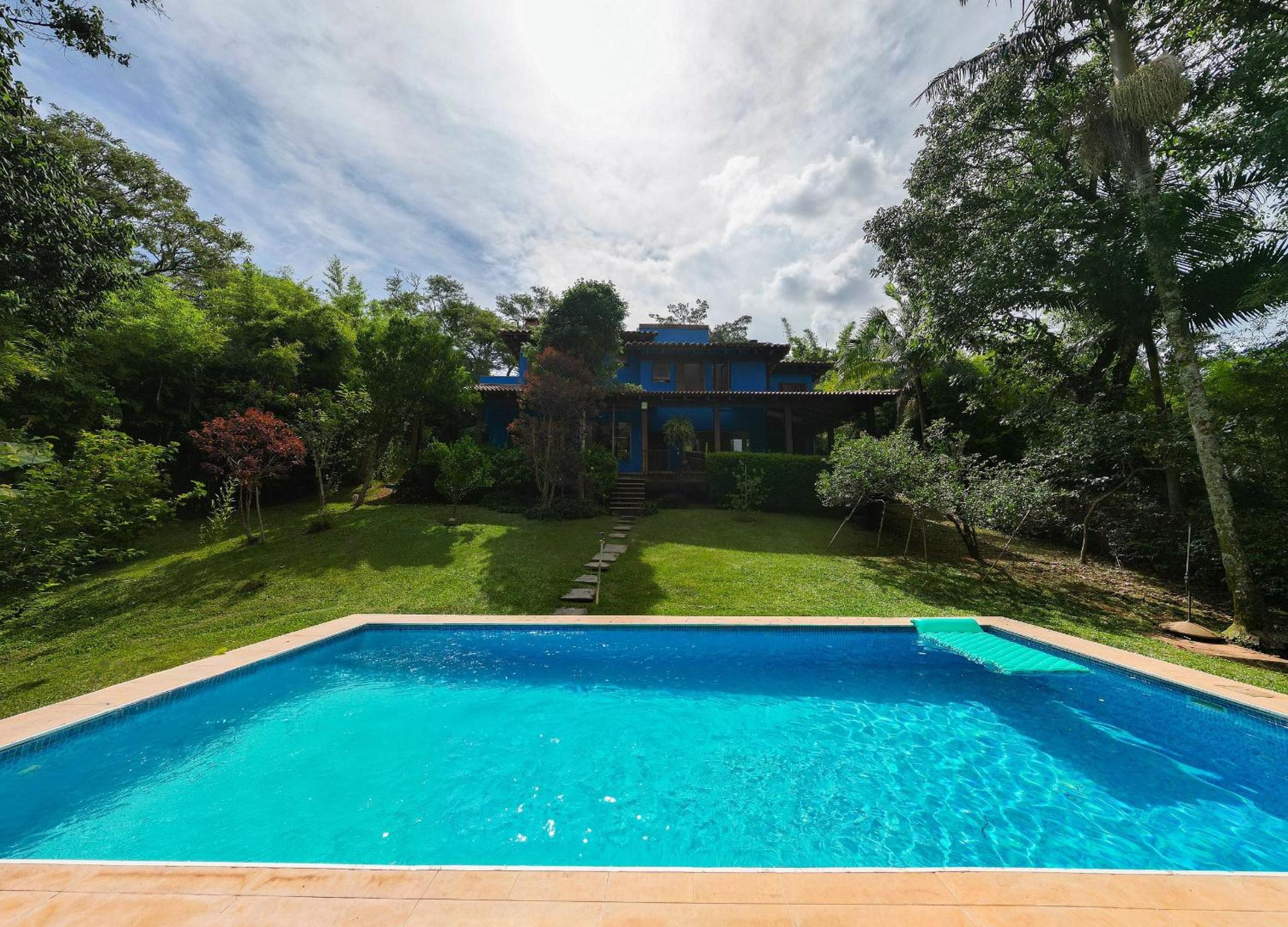Casa espaçosa com piscina ampla e churrasqueira perto de São Paulo