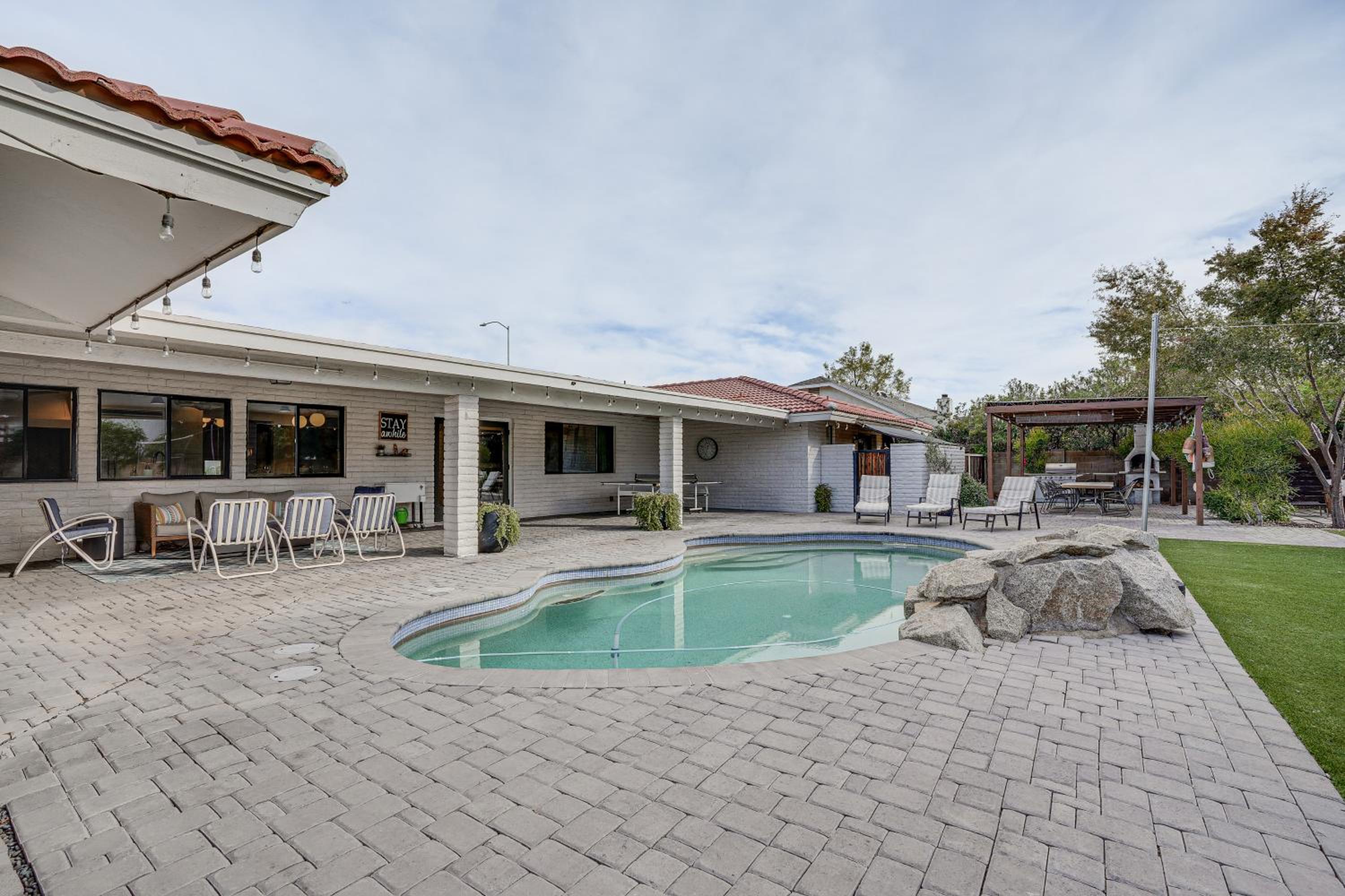 Luxurious Outdoor Oasis! Spacious Mesa Retreat