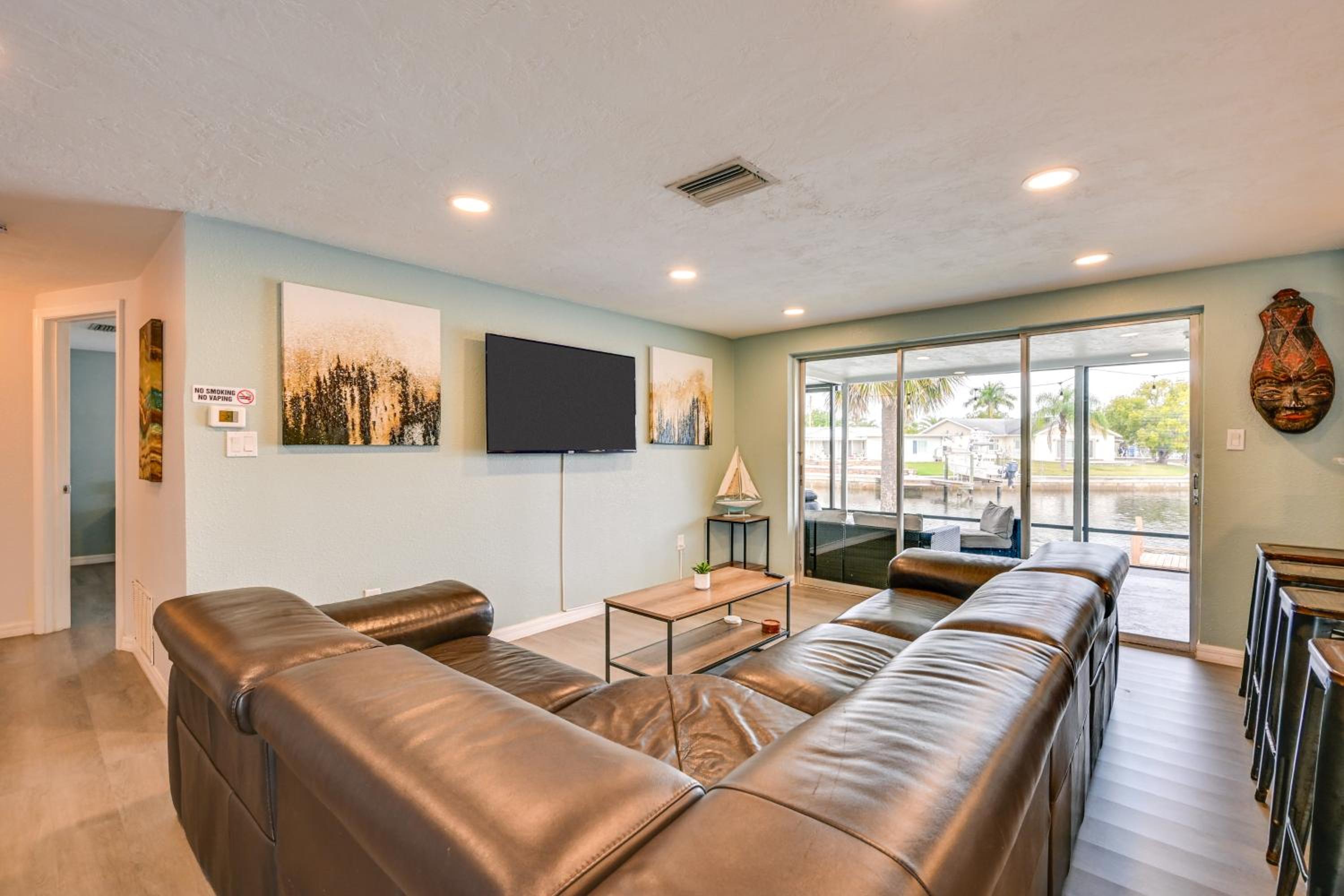 4 Mi to Beach! Waterfront New Port Richey Retreat