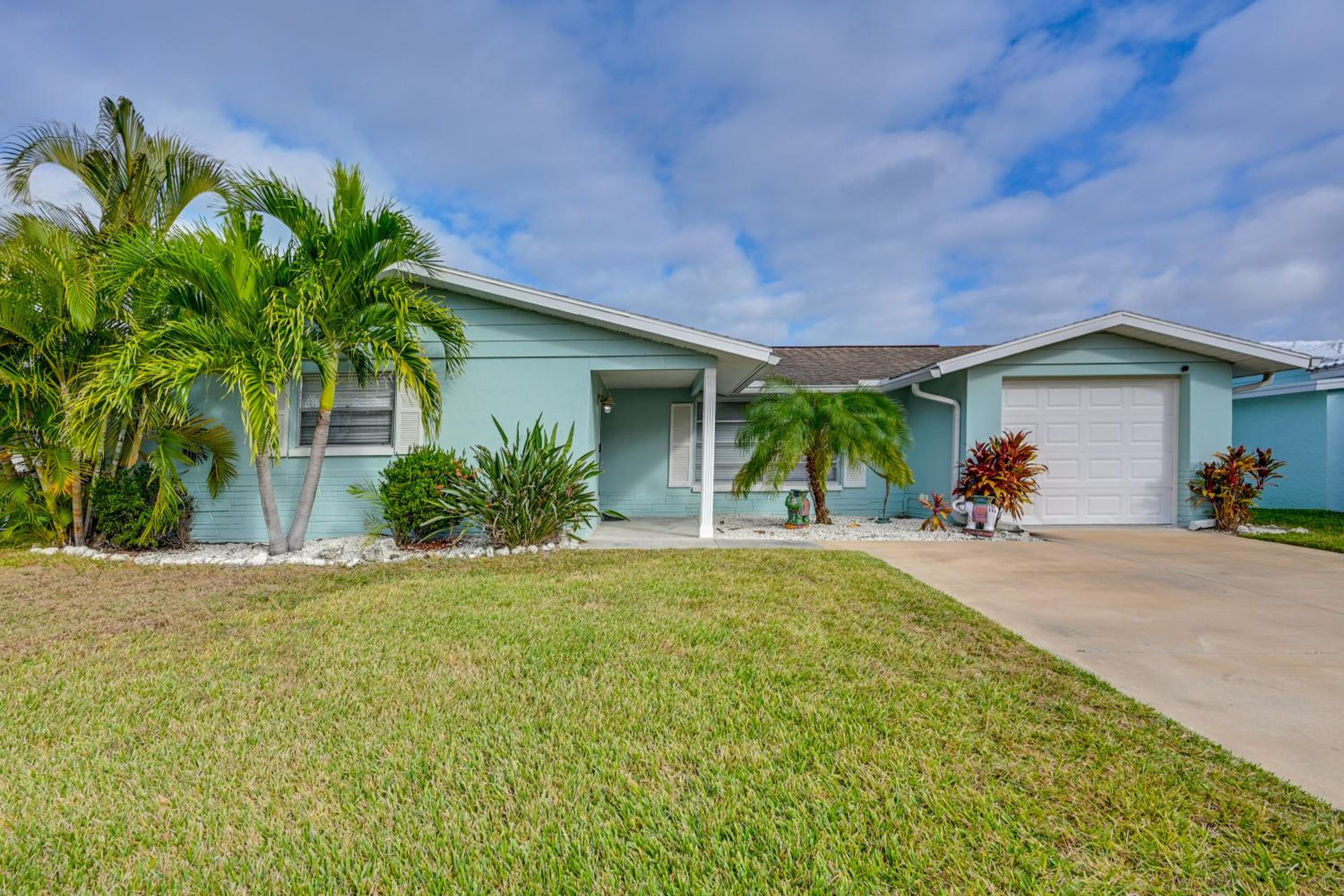 4 Mi to Beach! Waterfront New Port Richey Retreat