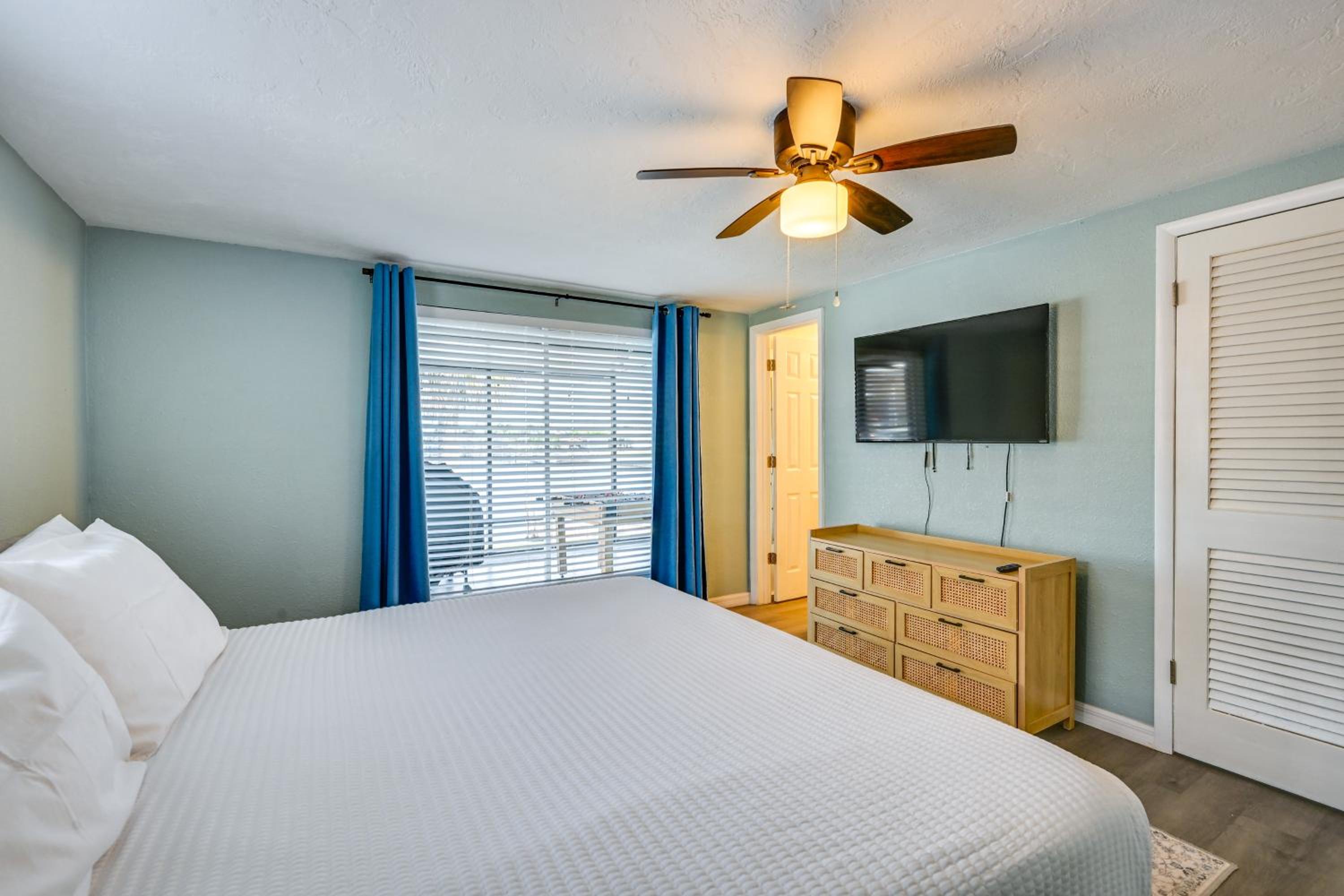 4 Mi to Beach! Waterfront New Port Richey Retreat