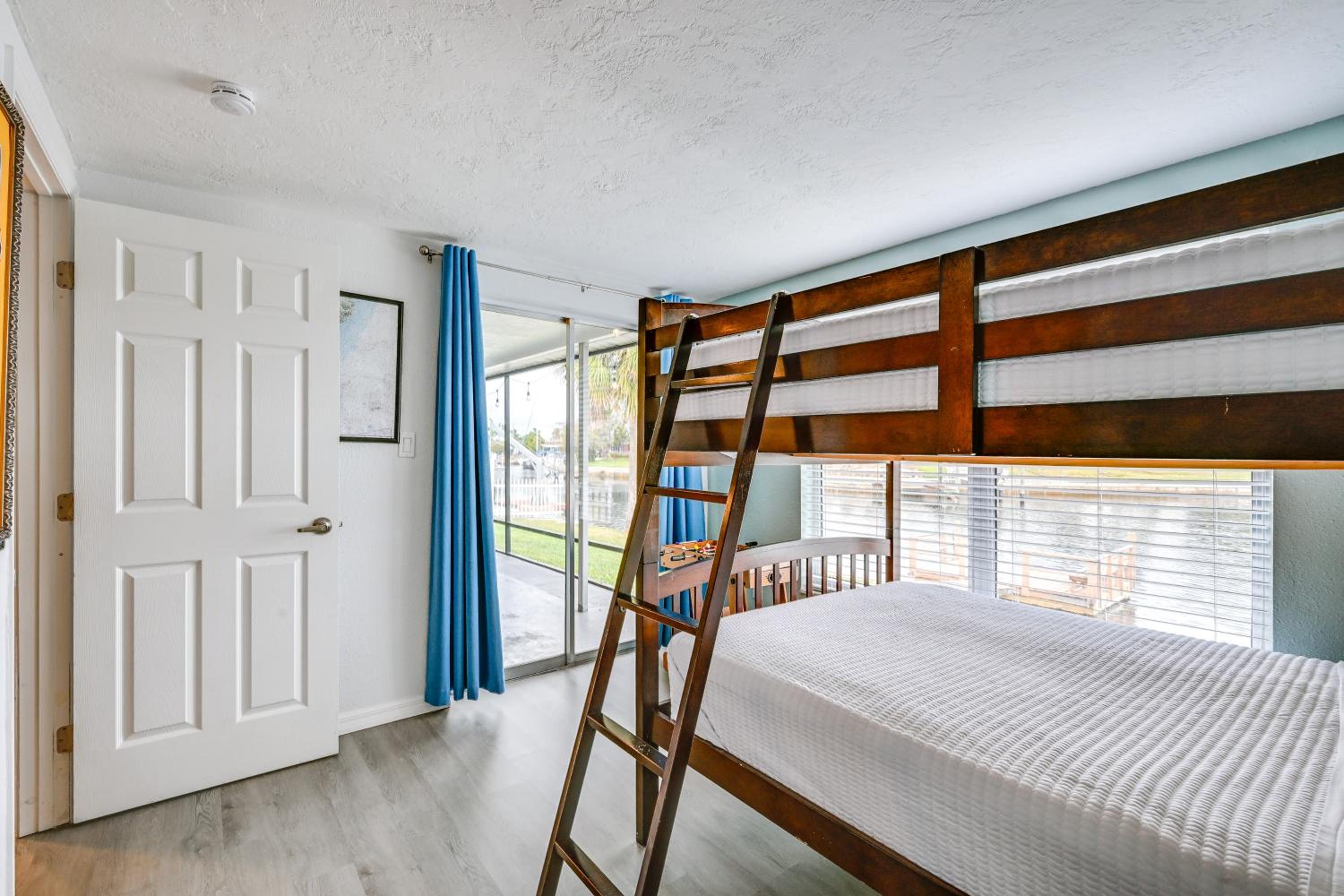 4 Mi to Beach! Waterfront New Port Richey Retreat