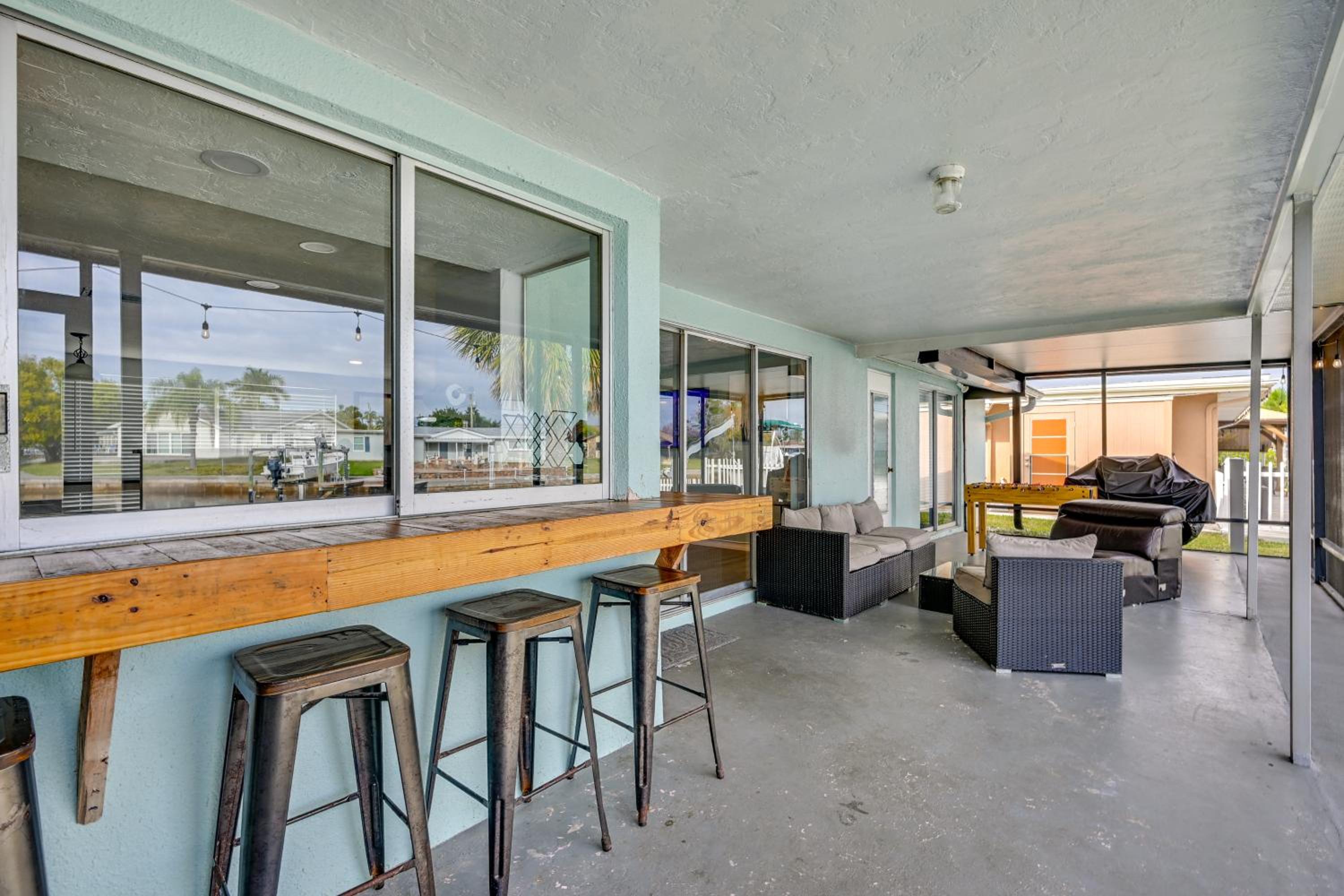 4 Mi to Beach! Waterfront New Port Richey Retreat