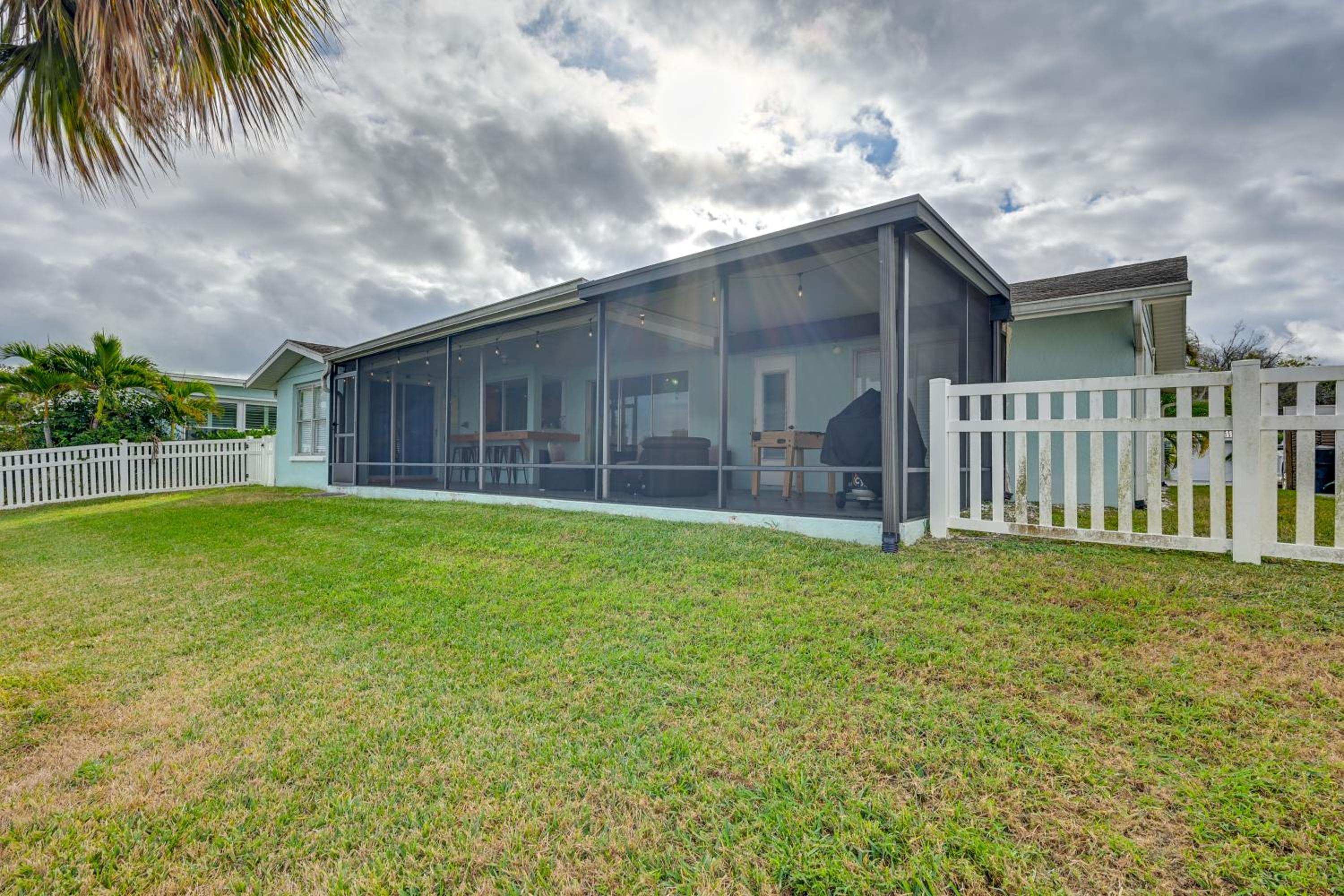 4 Mi to Beach! Waterfront New Port Richey Retreat