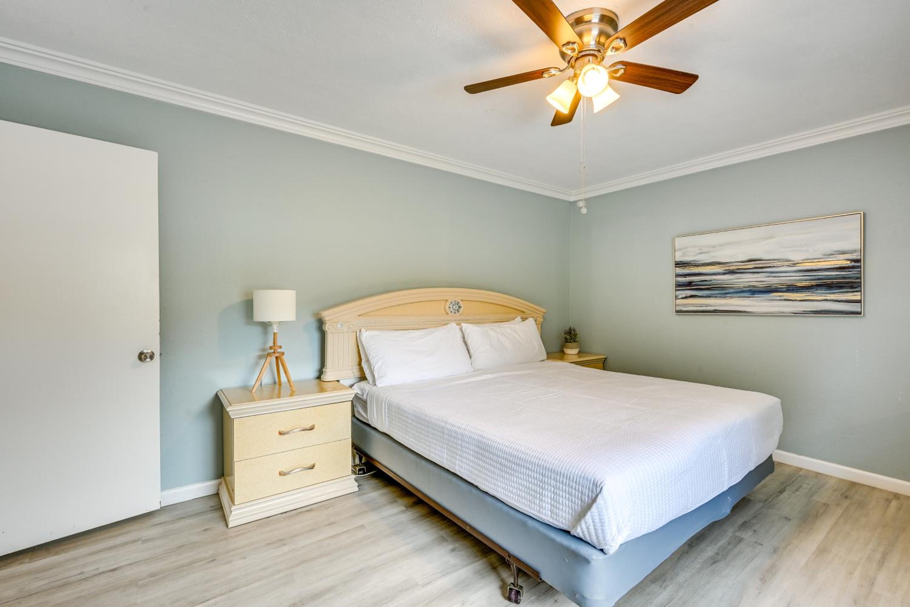 Relax on the Grand River! Bright Waterfront Home
