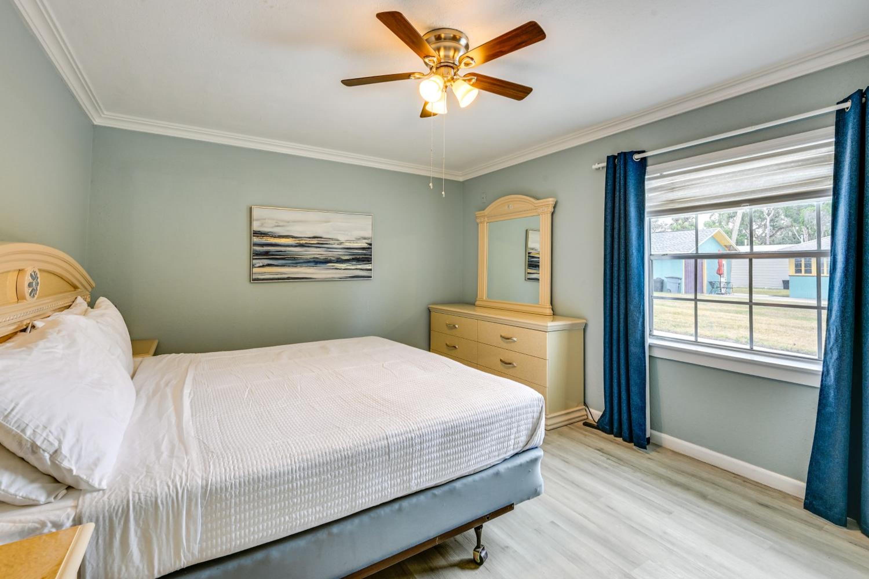 Relax on the Grand River! Bright Waterfront Home