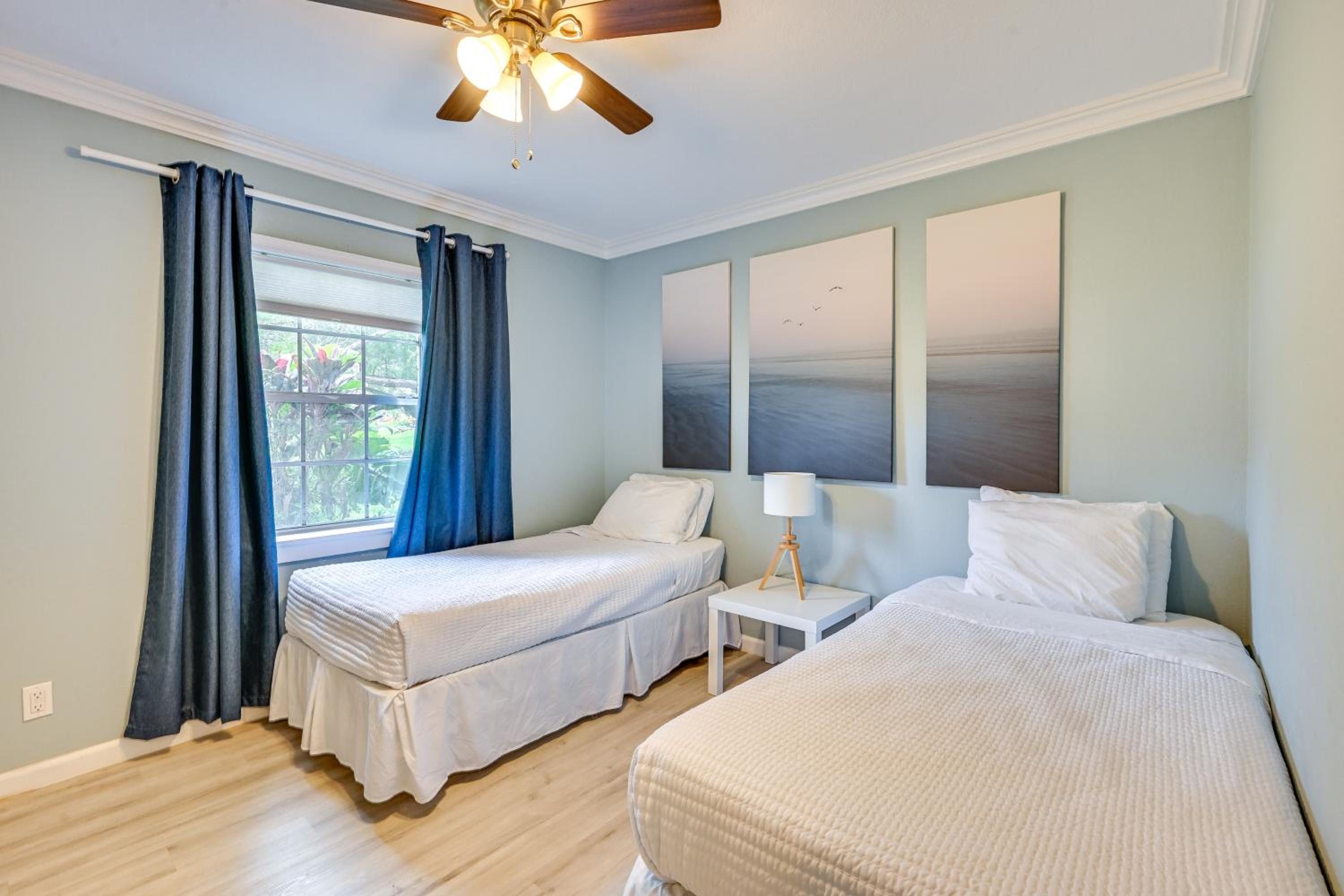 Relax on the Grand River! Bright Waterfront Home