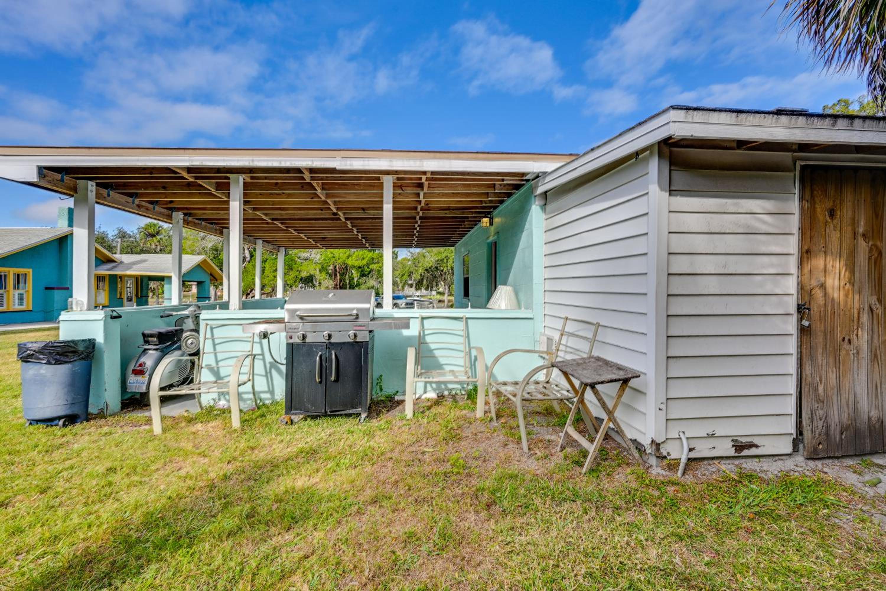Relax on the Grand River! Bright Waterfront Home