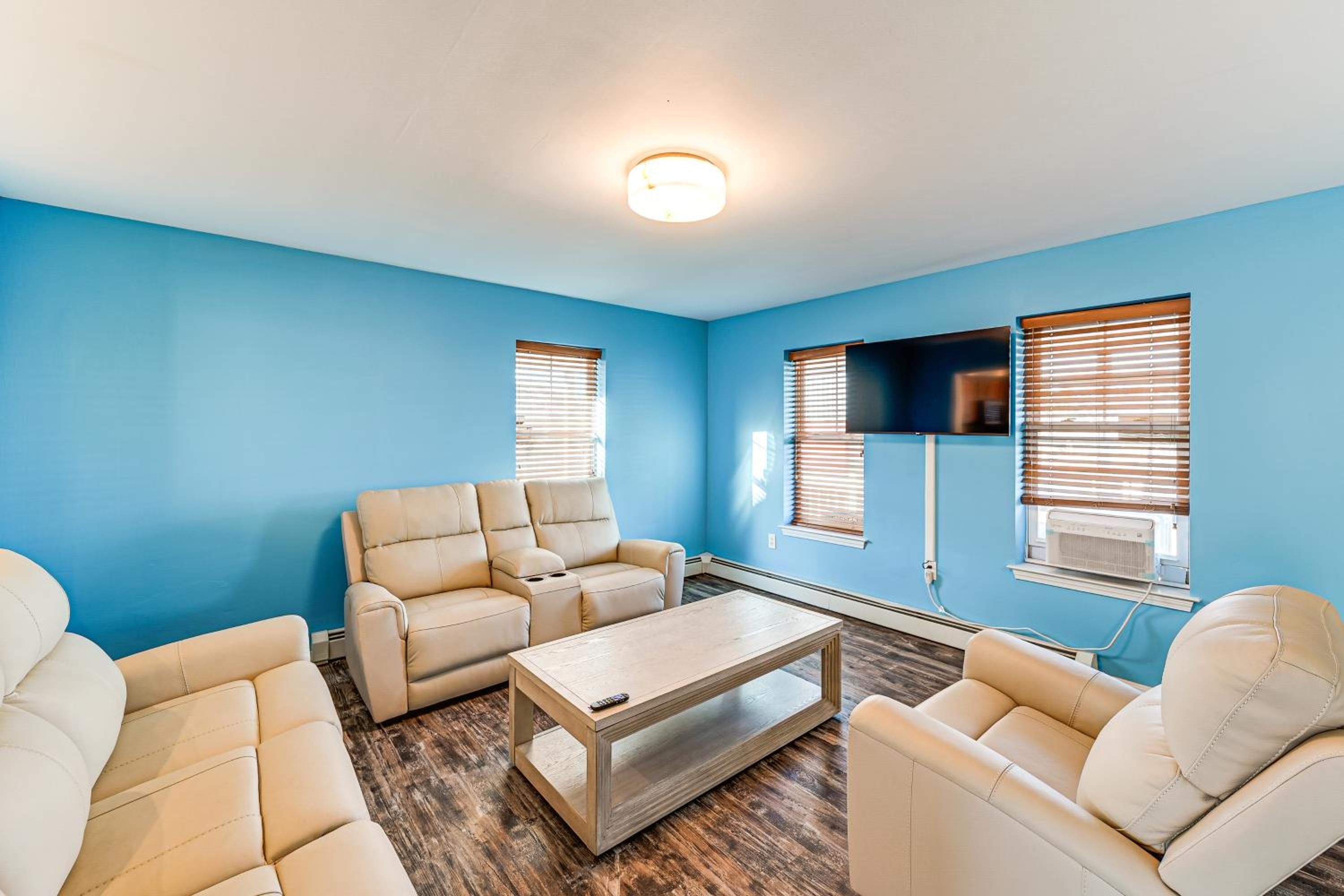1 Mi to Atlantic City Beach! Family Gem with 2 Decks