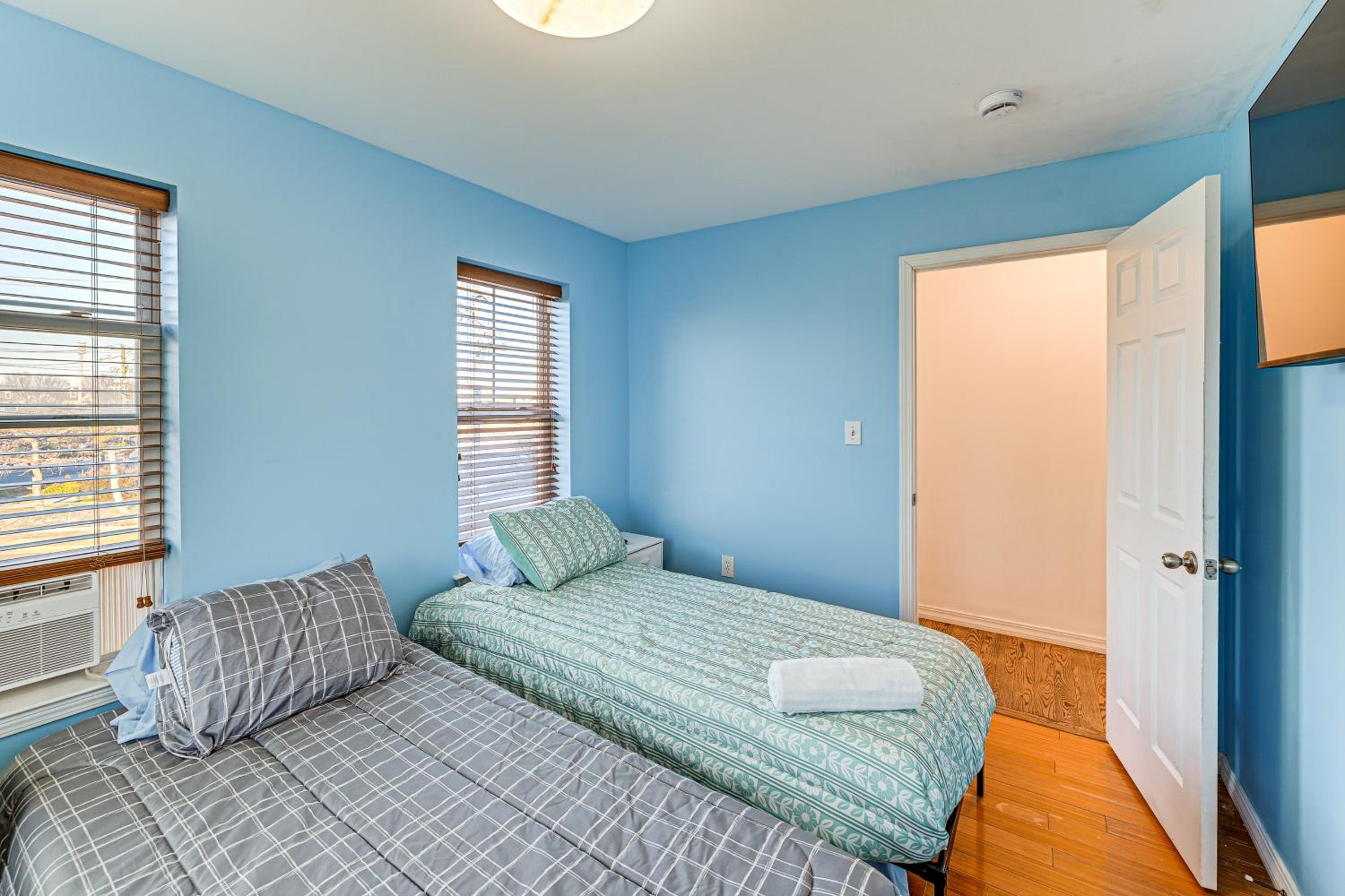1 Mi to Atlantic City Beach! Family Gem with 2 Decks