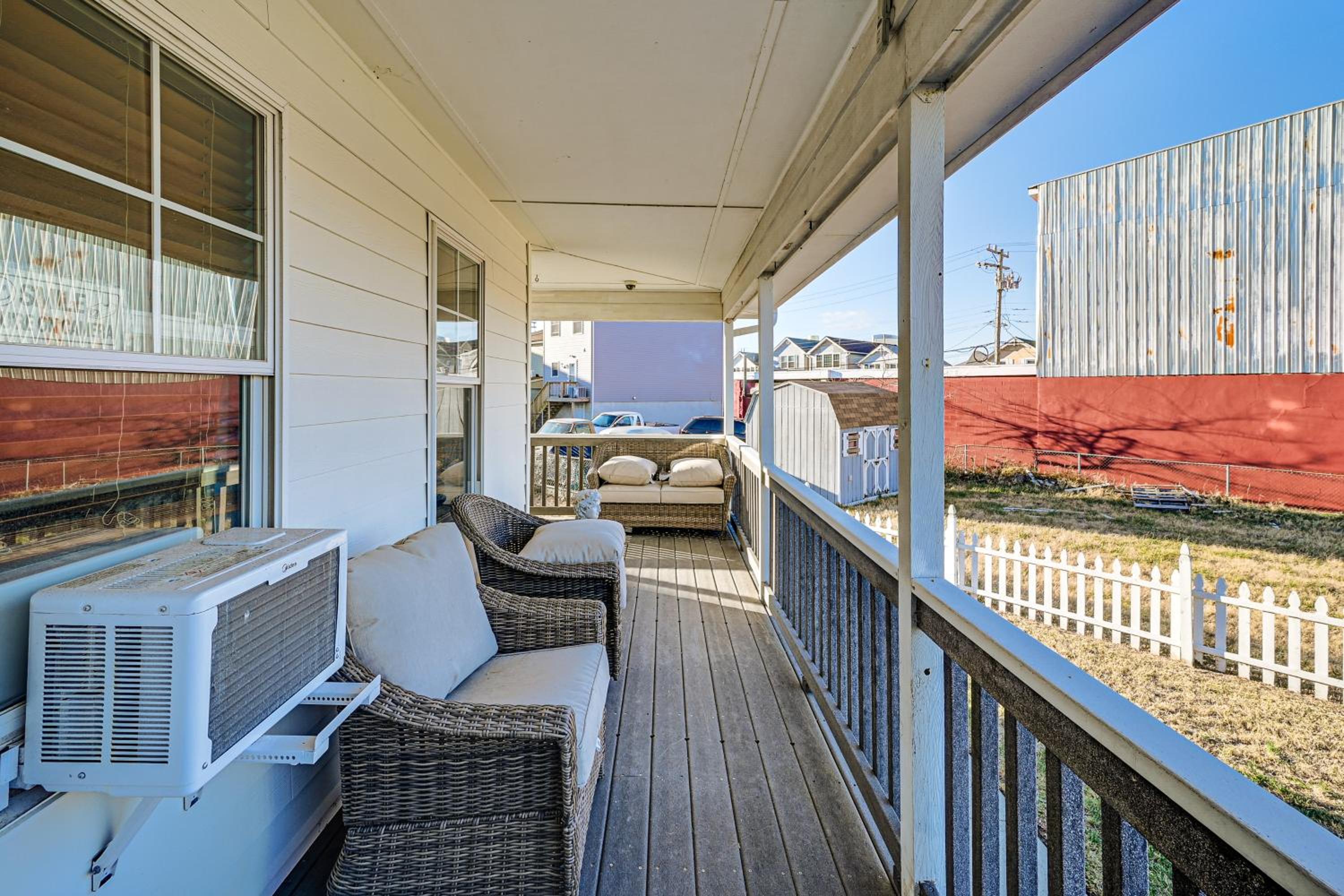1 Mi to Atlantic City Beach! Family Gem with 2 Decks