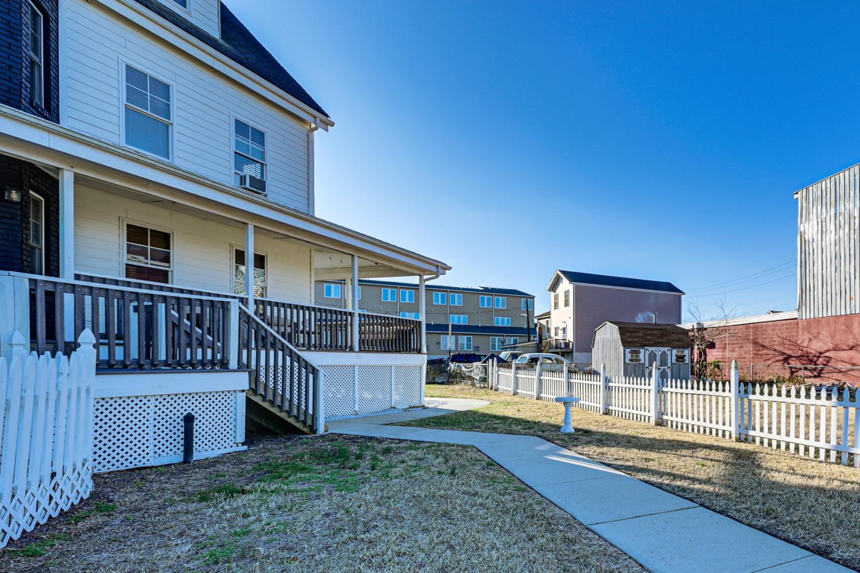 1 Mi to Atlantic City Beach! Family Gem with 2 Decks