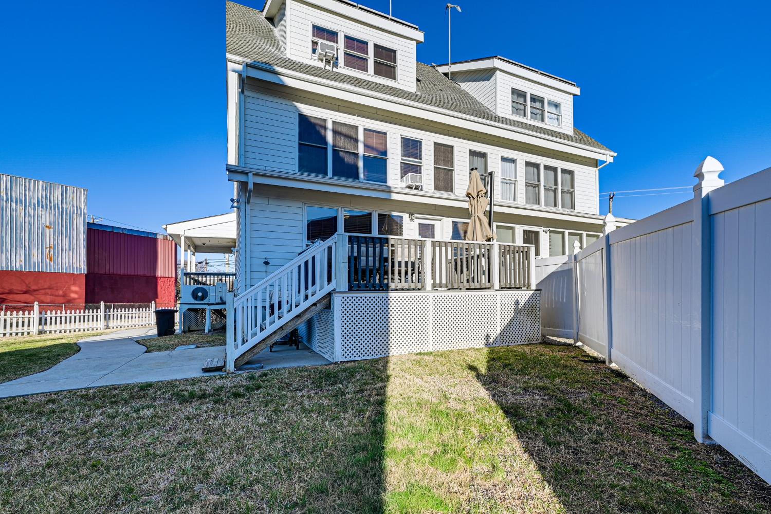 1 Mi to Atlantic City Beach! Family Gem with 2 Decks