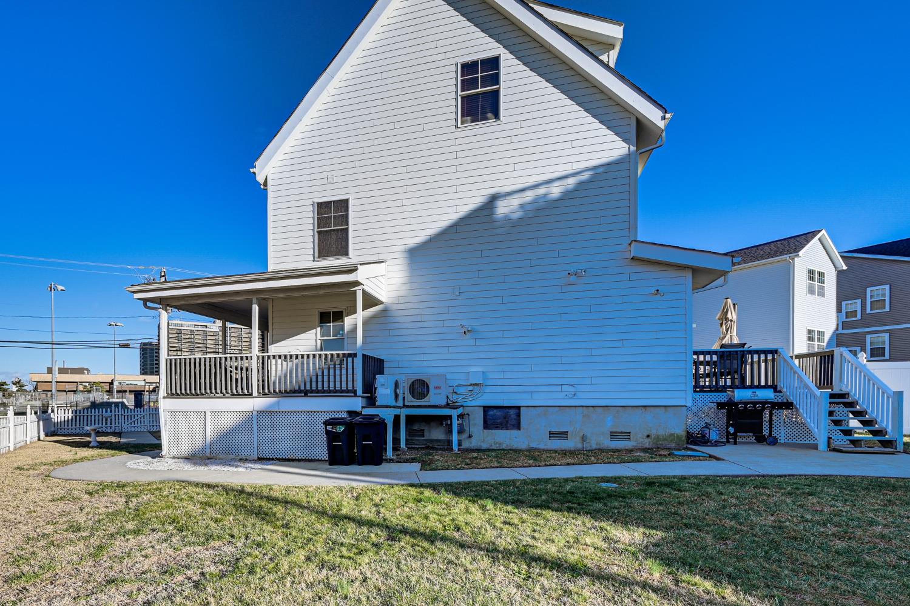 1 Mi to Atlantic City Beach! Family Gem with 2 Decks