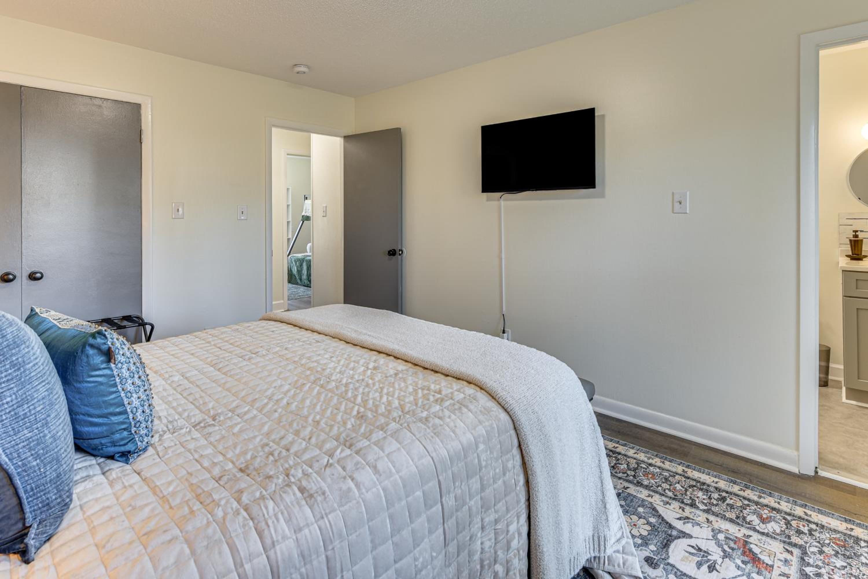 Quiet and Modern Family Home in Spring Lake