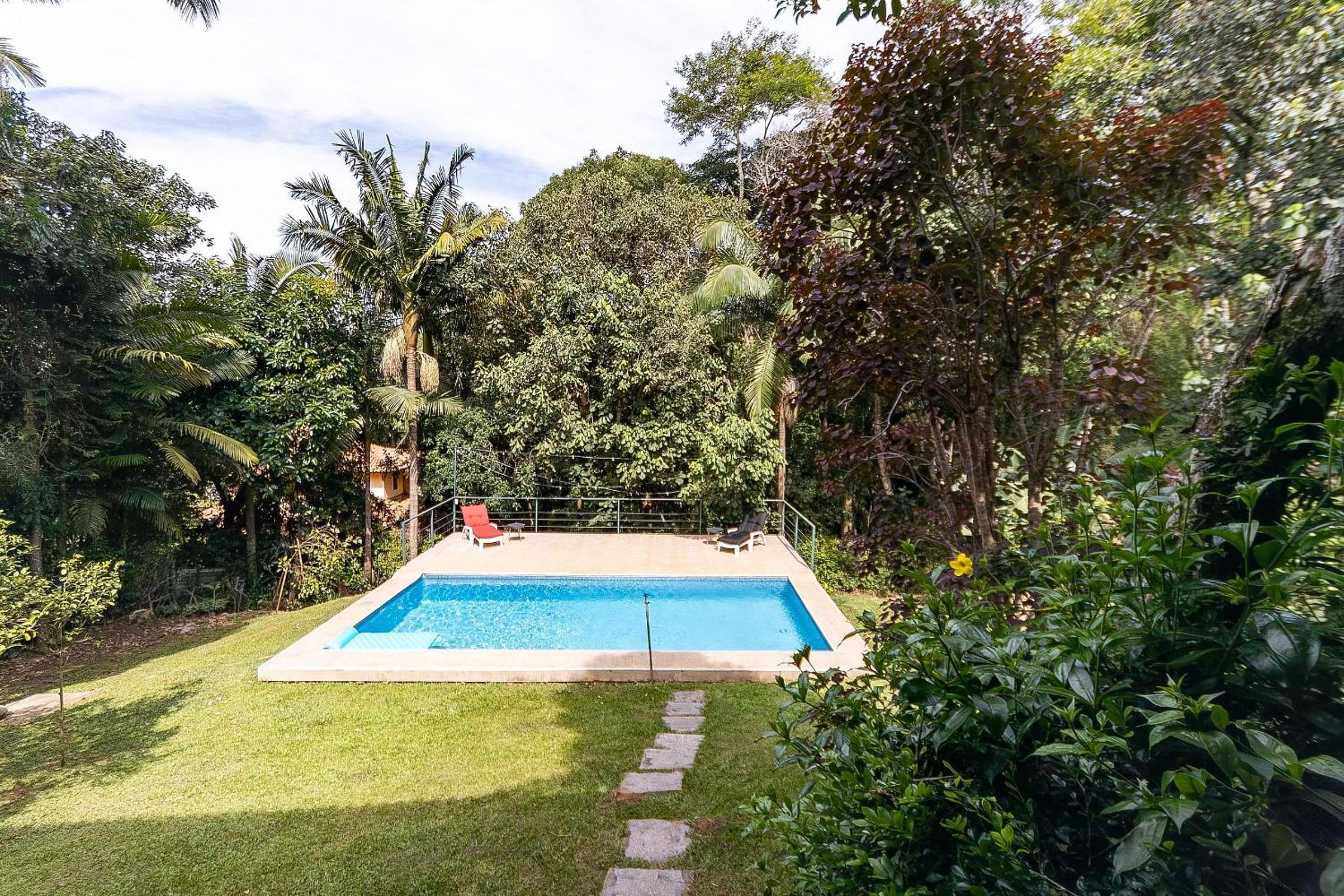 Casa espaçosa com piscina ampla e churrasqueira perto de São Paulo