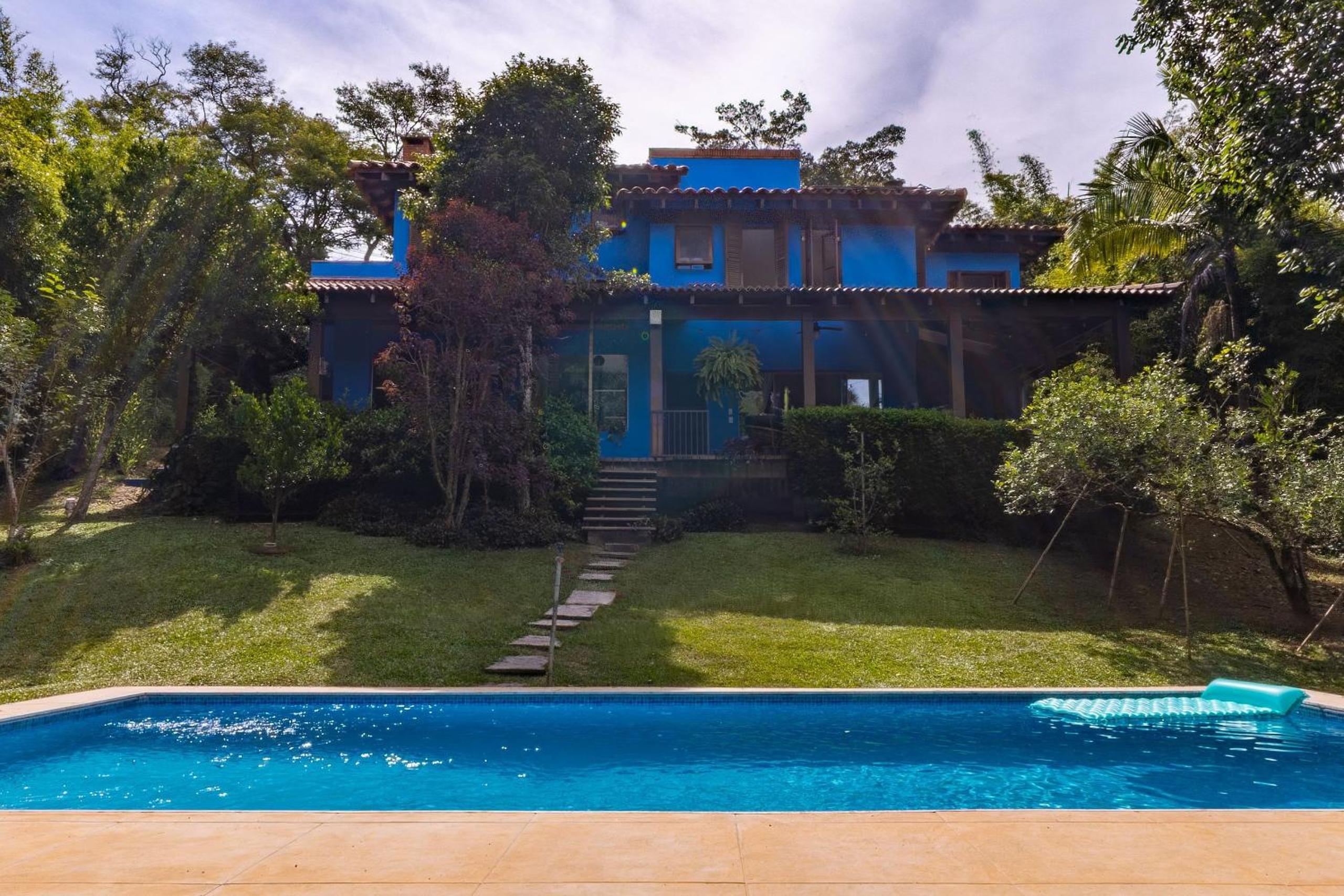 Casa espaçosa com piscina ampla e churrasqueira perto de São Paulo