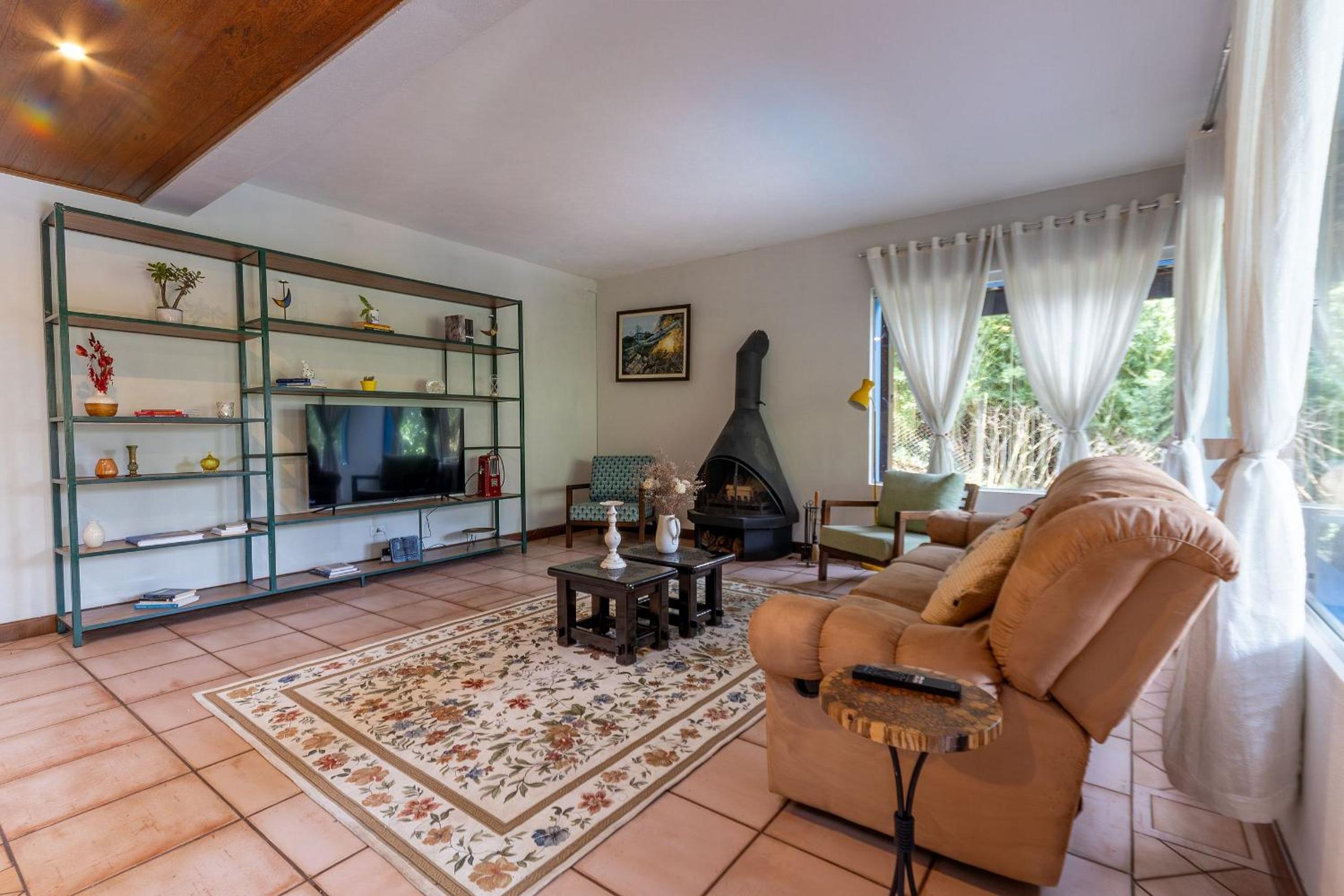 Casa espaçosa com piscina ampla e churrasqueira perto de São Paulo