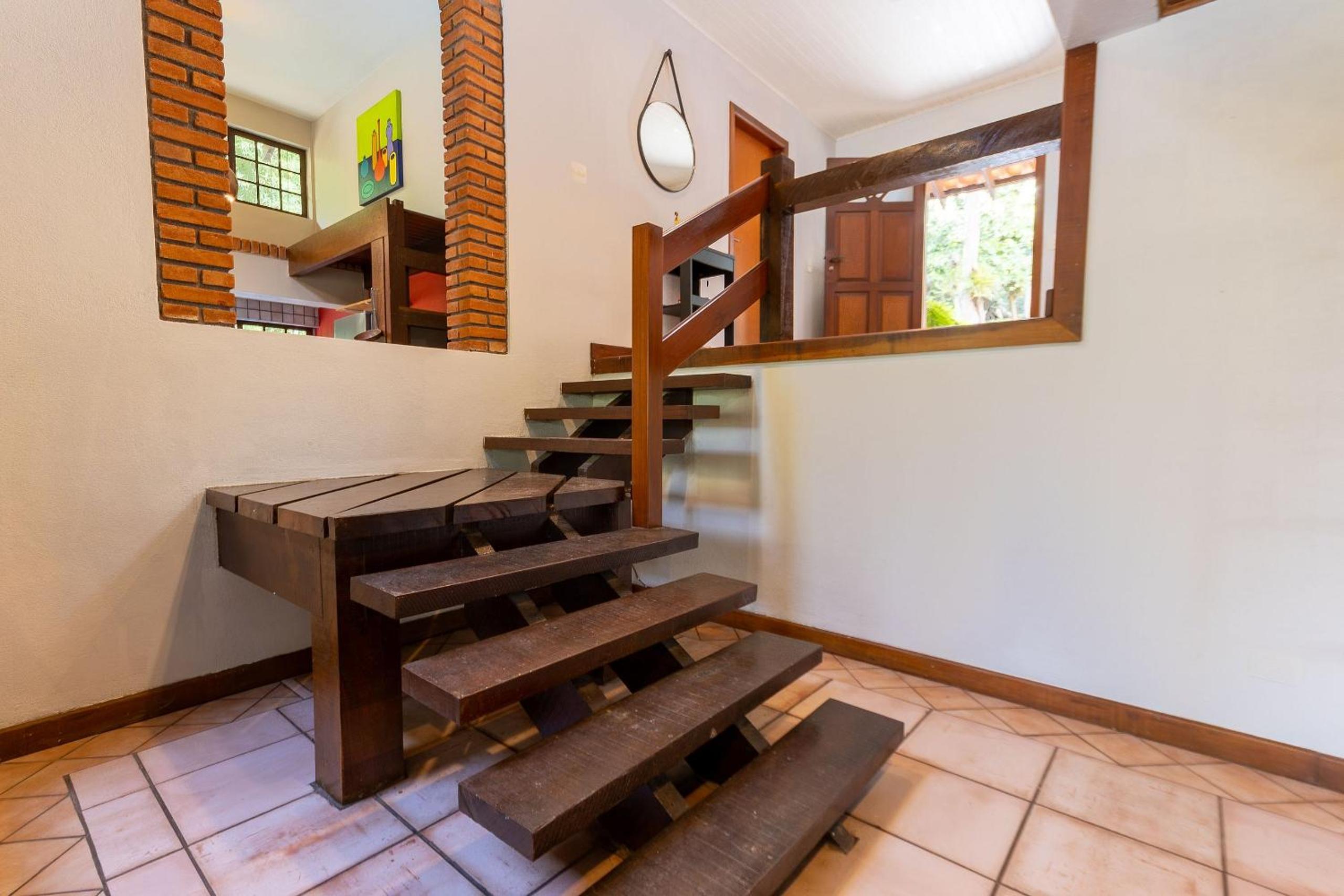 Casa espaçosa com piscina ampla e churrasqueira perto de São Paulo