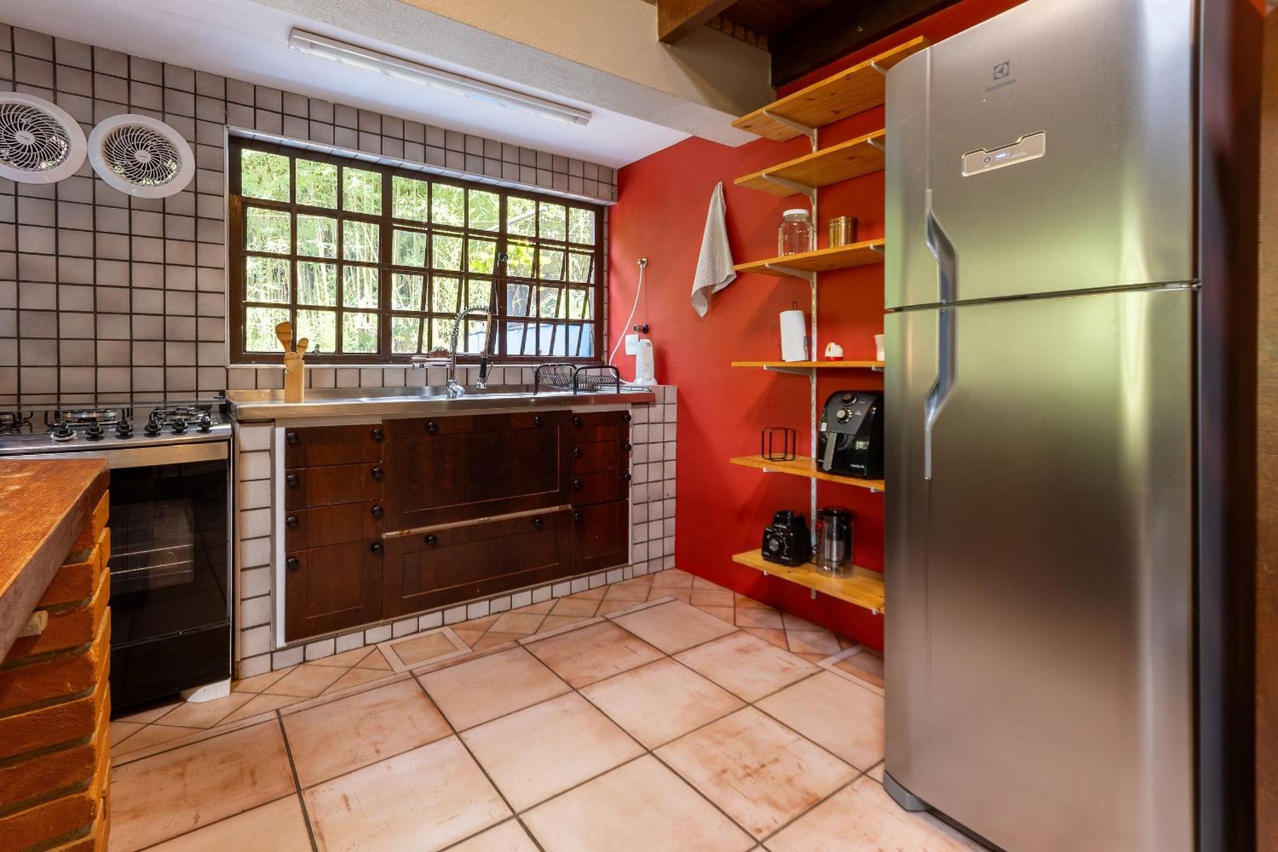 Casa espaçosa com piscina ampla e churrasqueira perto de São Paulo