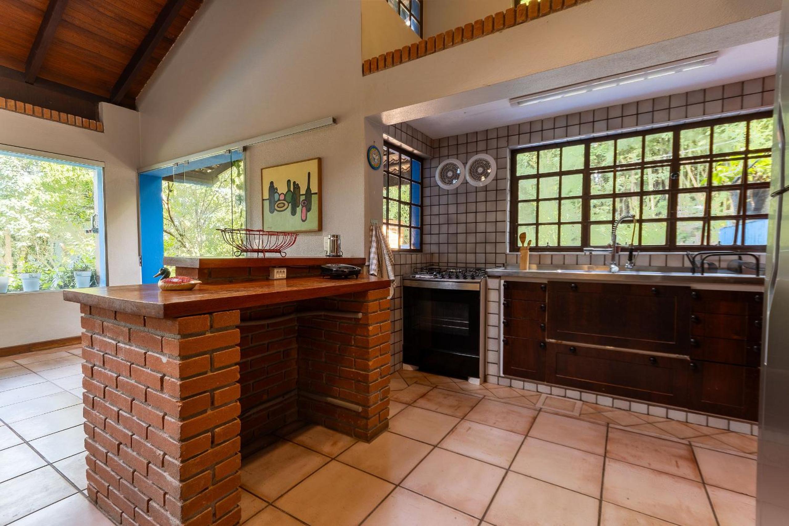 Casa espaçosa com piscina ampla e churrasqueira perto de São Paulo