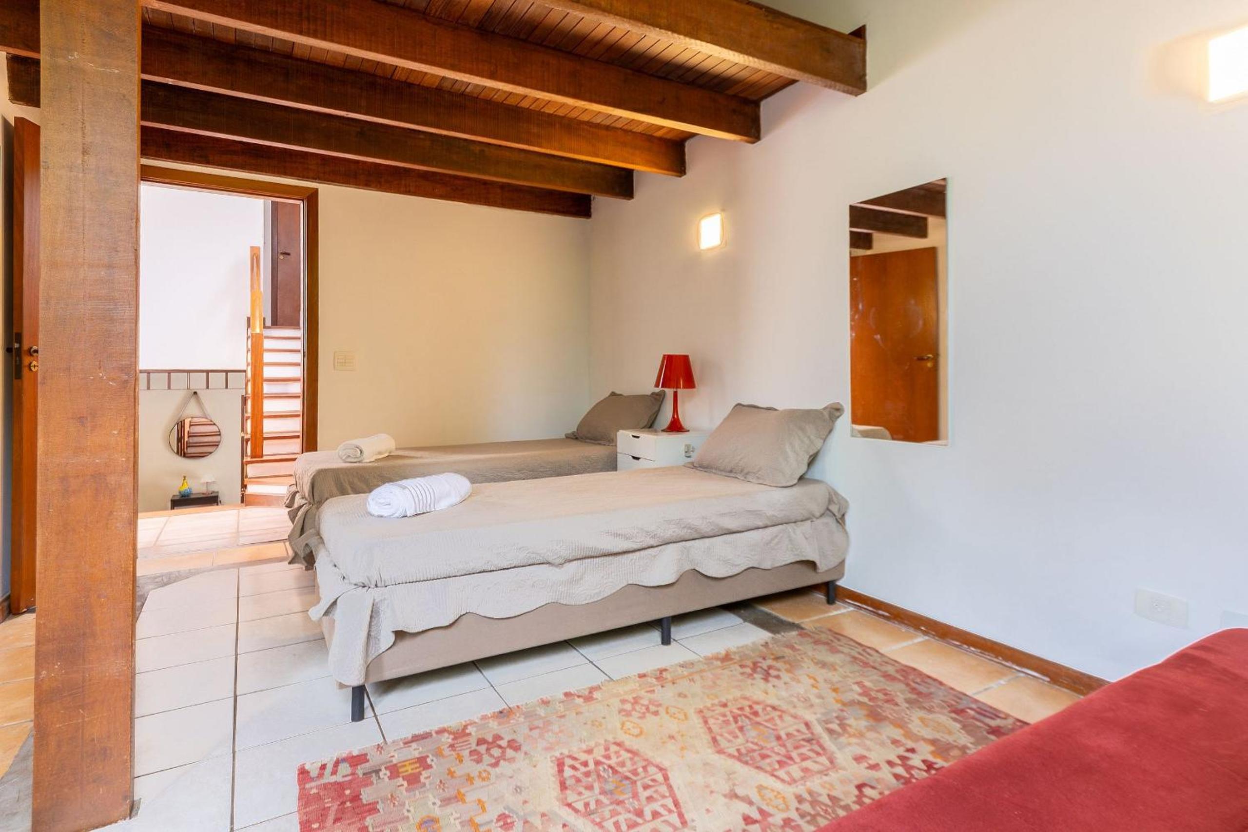 Casa espaçosa com piscina ampla e churrasqueira perto de São Paulo