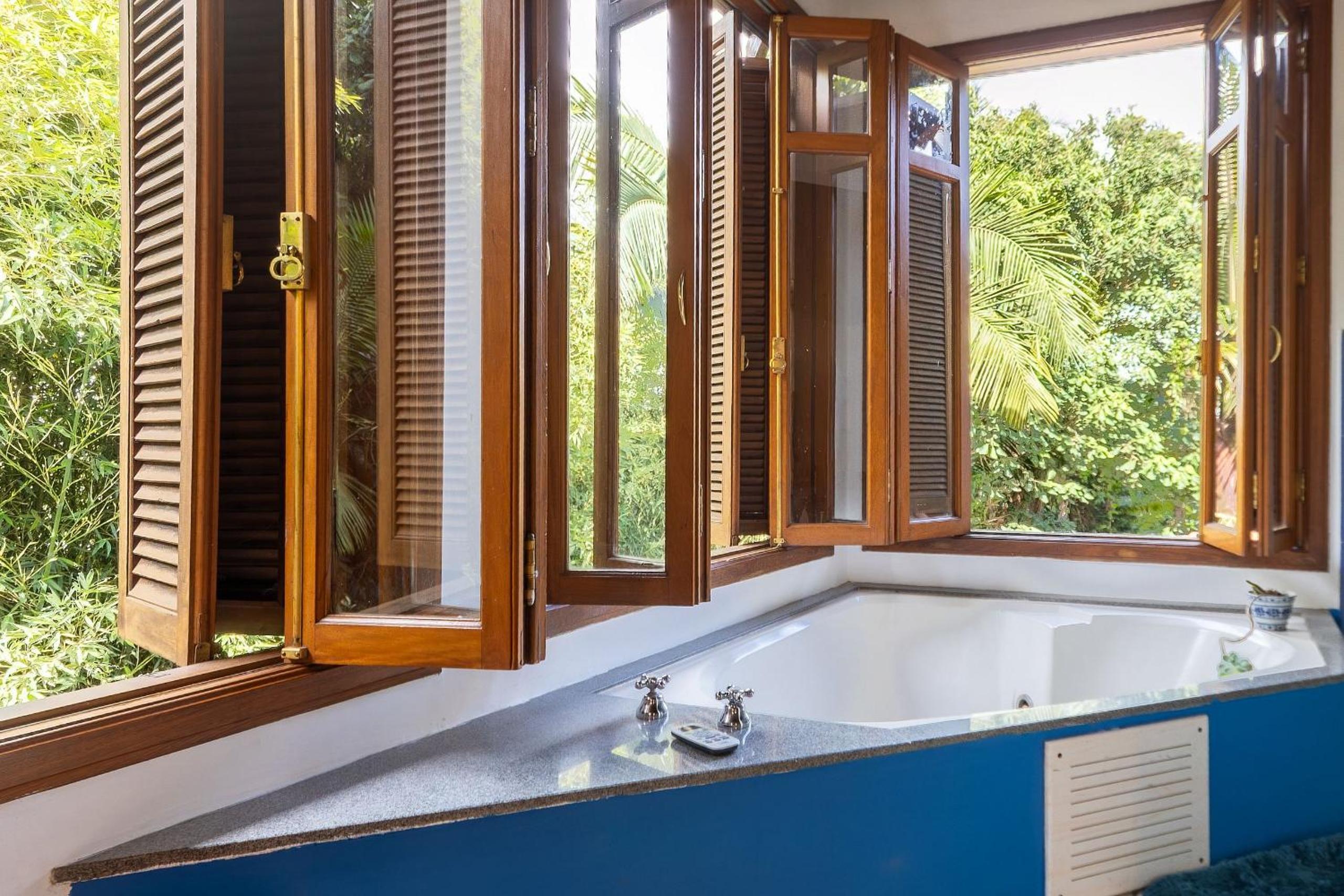 Casa espaçosa com piscina ampla e churrasqueira perto de São Paulo