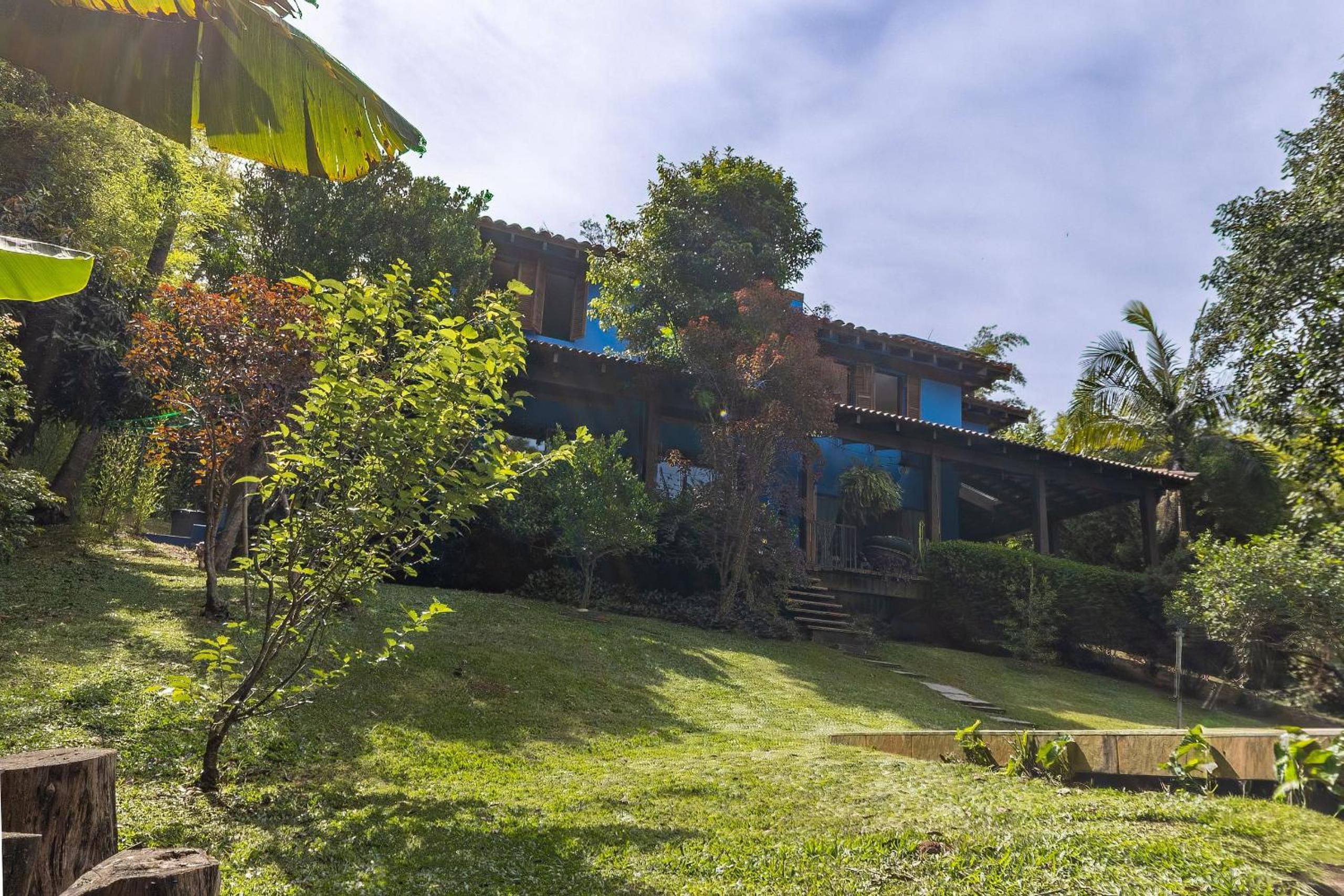Casa espaçosa com piscina ampla e churrasqueira perto de São Paulo