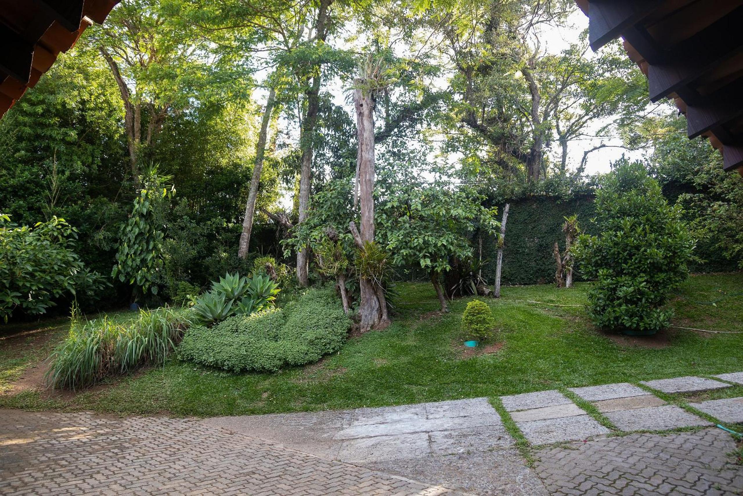 Casa espaçosa com piscina ampla e churrasqueira perto de São Paulo