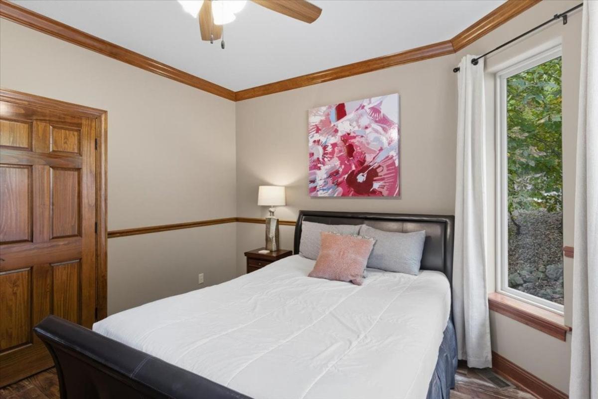 Porto Cima w/ Game Room, Dock, Boat Slip, Kayaks, Lakeside Fireplace & Hot Tub
