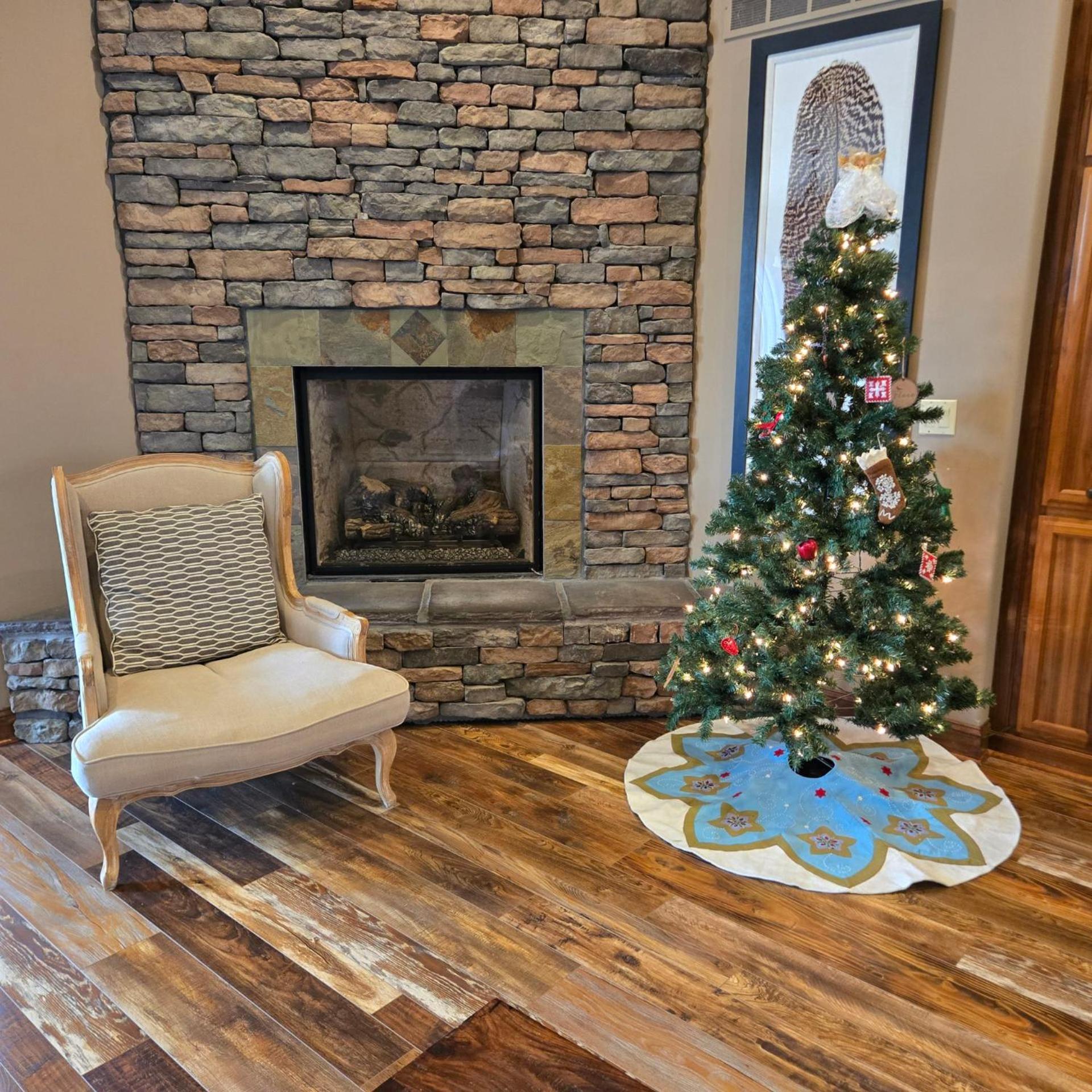 Porto Cima w/ Game Room, Dock, Boat Slip, Kayaks, Lakeside Fireplace & Hot Tub