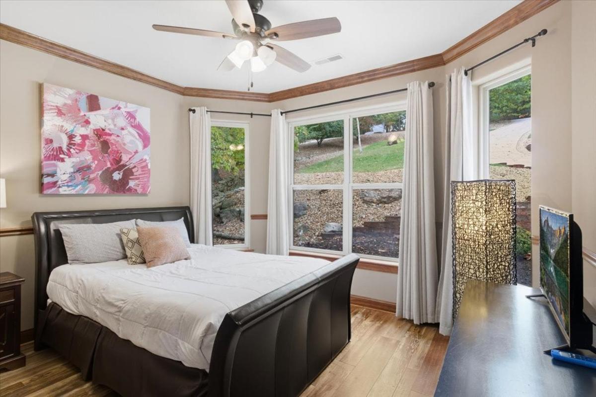 Porto Cima w/ Game Room, Dock, Boat Slip, Kayaks, Lakeside Fireplace & Hot Tub