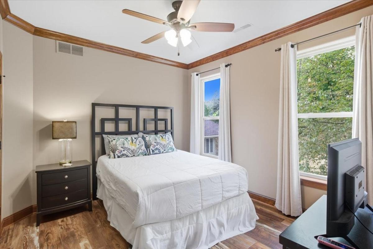 Porto Cima w/ Game Room, Dock, Boat Slip, Kayaks, Lakeside Fireplace & Hot Tub