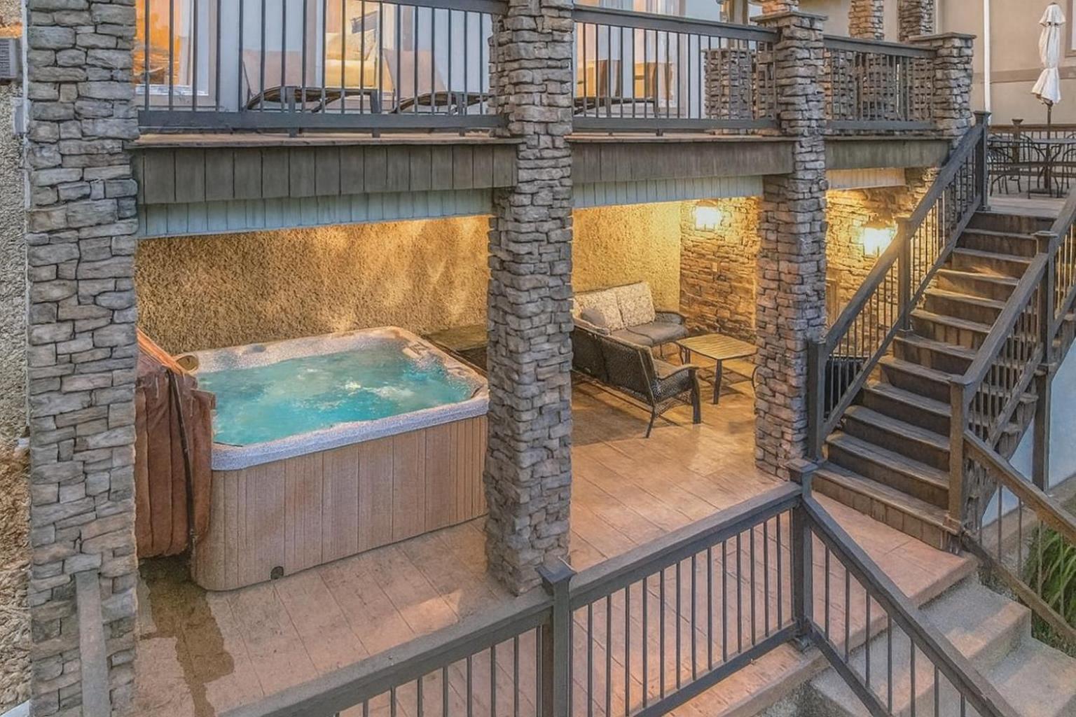 Porto Cima w/ Game Room, Dock, Boat Slip, Kayaks, Lakeside Fireplace & Hot Tub