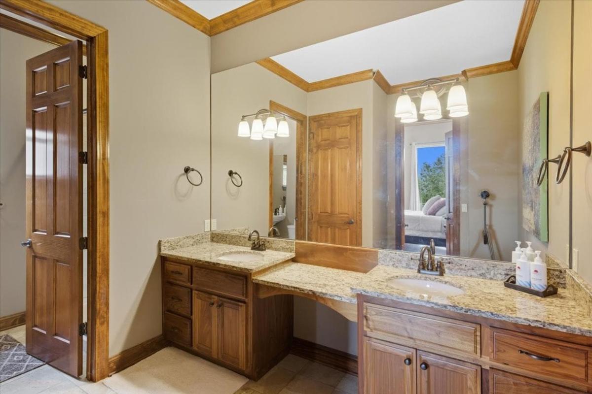 Porto Cima w/ Game Room, Dock, Boat Slip, Kayaks, Lakeside Fireplace & Hot Tub
