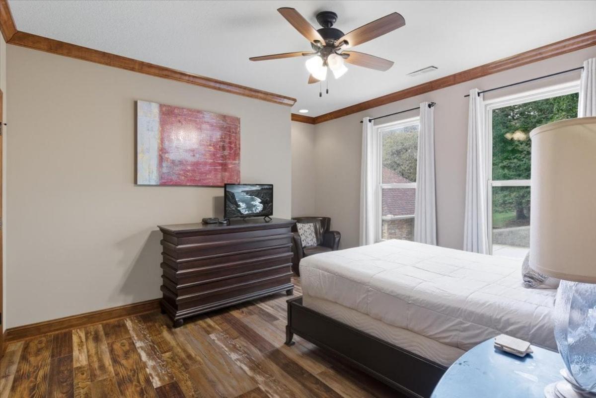 Porto Cima w/ Game Room, Dock, Boat Slip, Kayaks, Lakeside Fireplace & Hot Tub