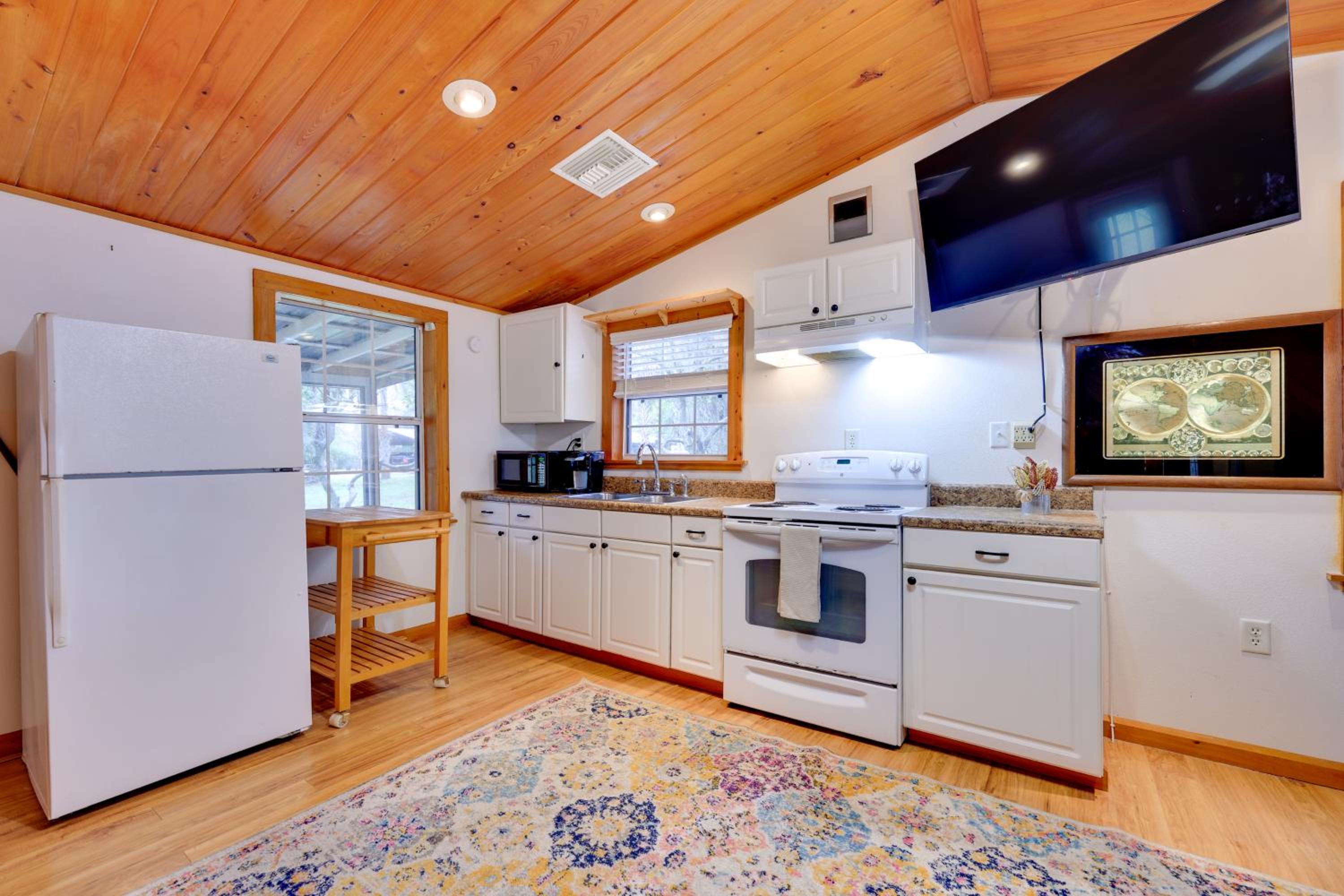 Fish, Boat and Explore Cross Creek Cabin with Dock!
