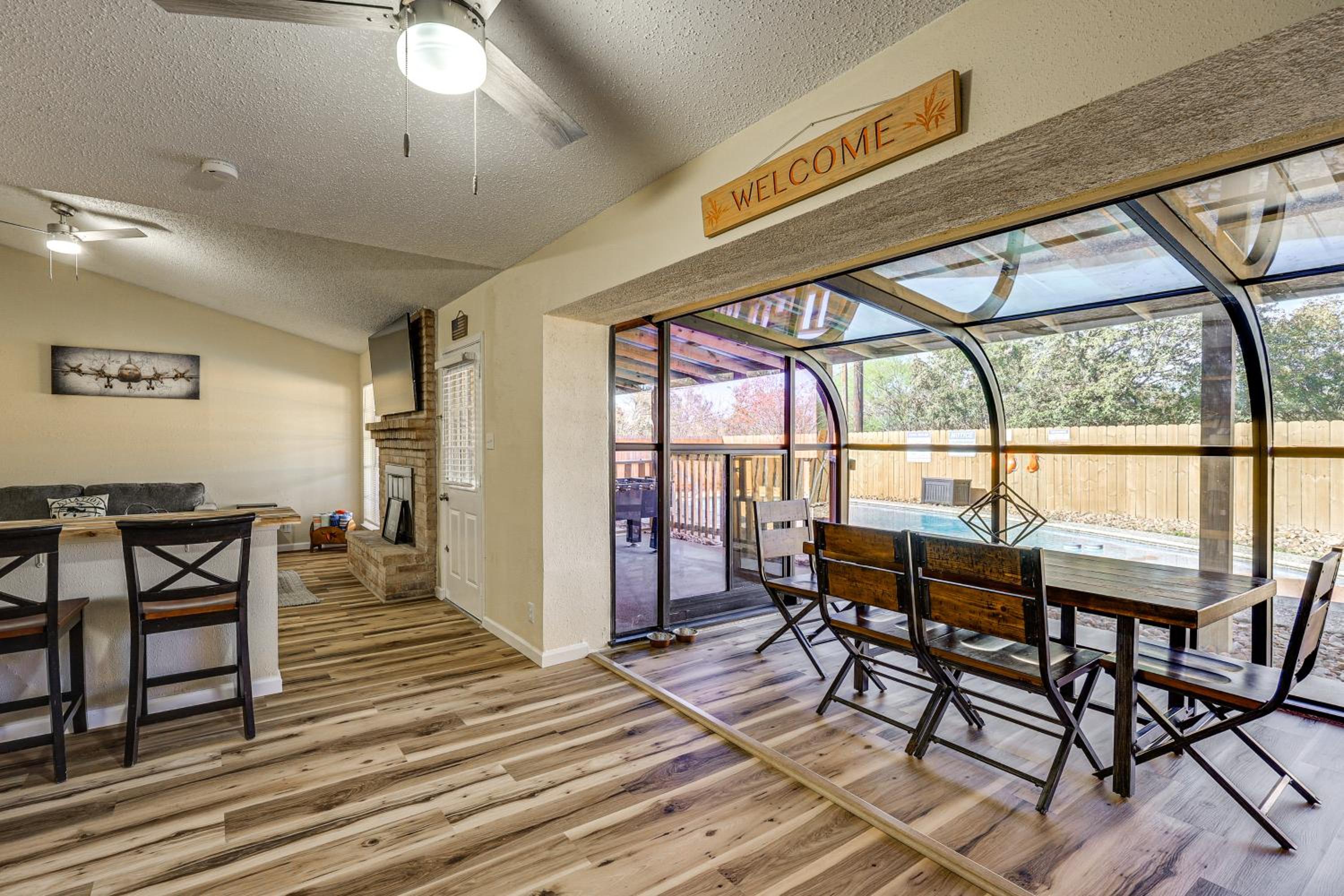 Hot Tub, Pool and Game Room San Antonio Family Gem