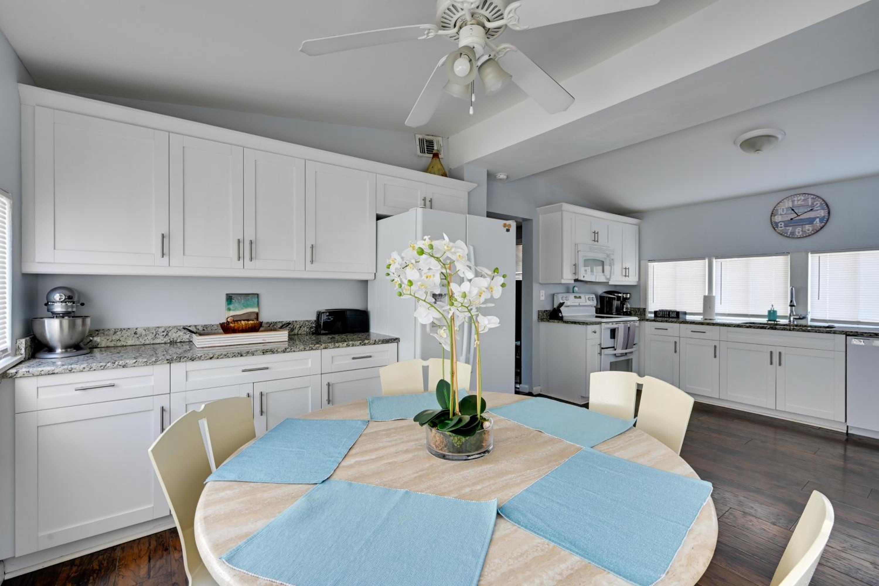 Newly Remodeled Home 1 Mi to Dtwn New Port Richey