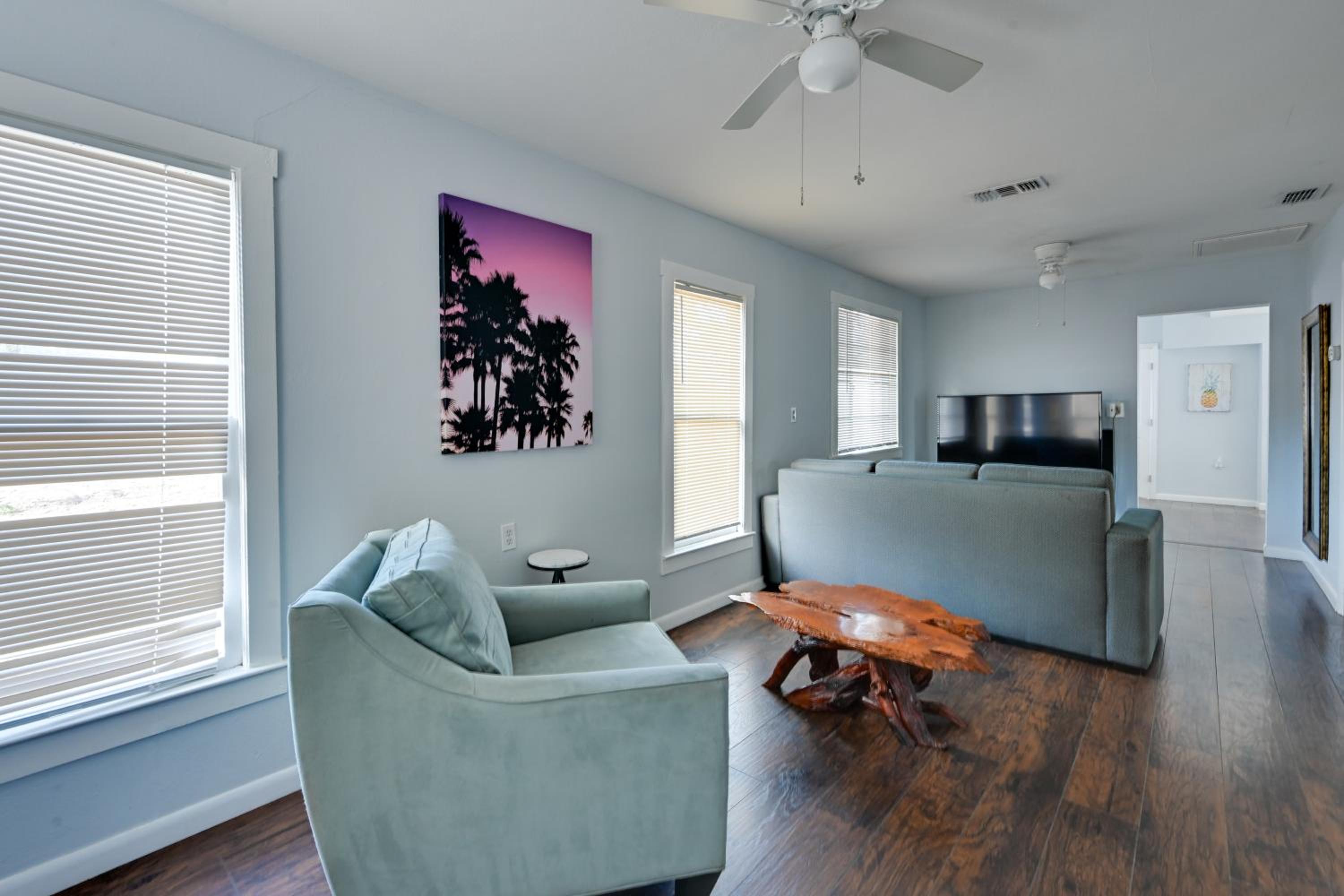 Newly Remodeled Home 1 Mi to Dtwn New Port Richey