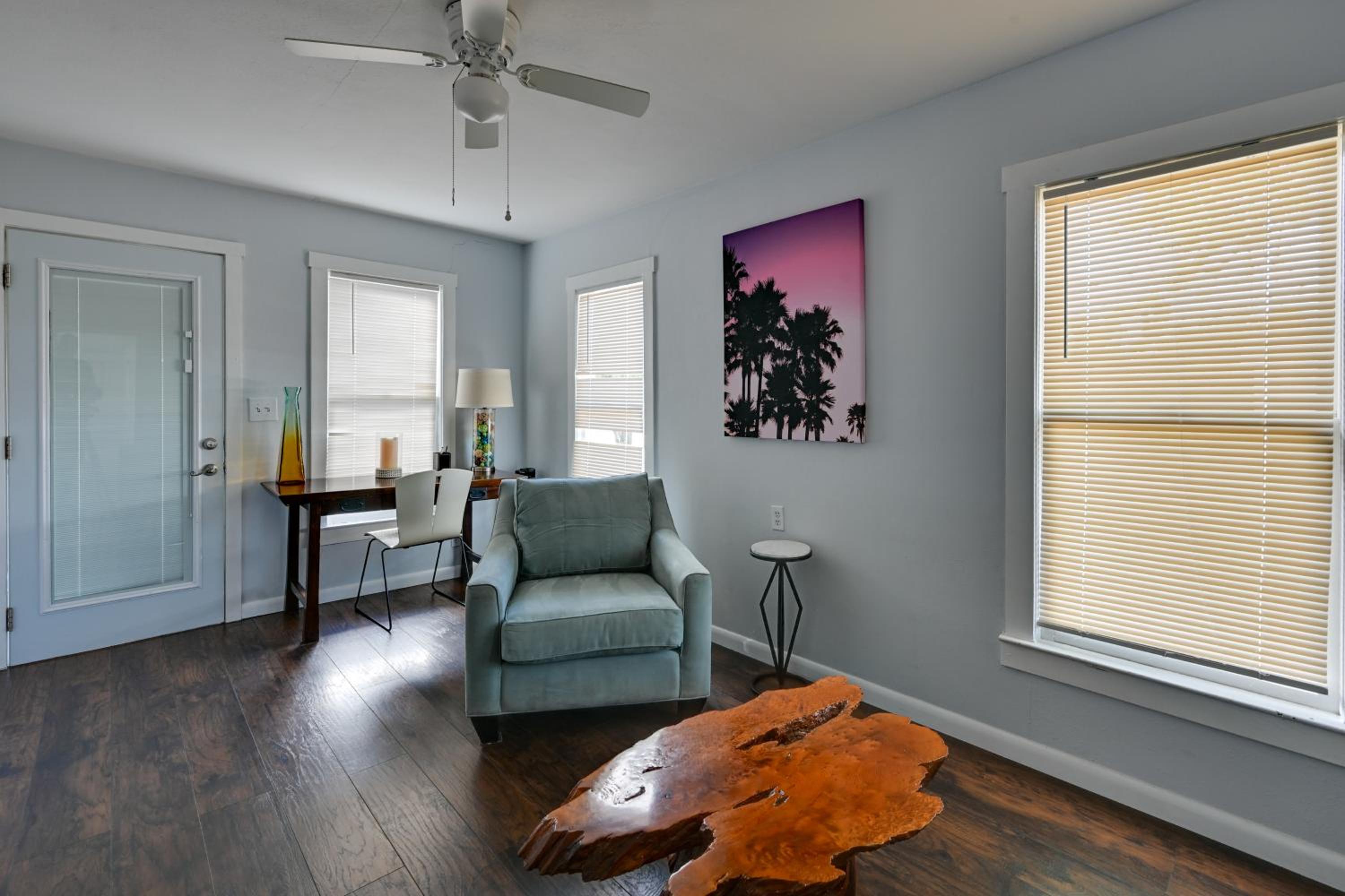 Newly Remodeled Home 1 Mi to Dtwn New Port Richey