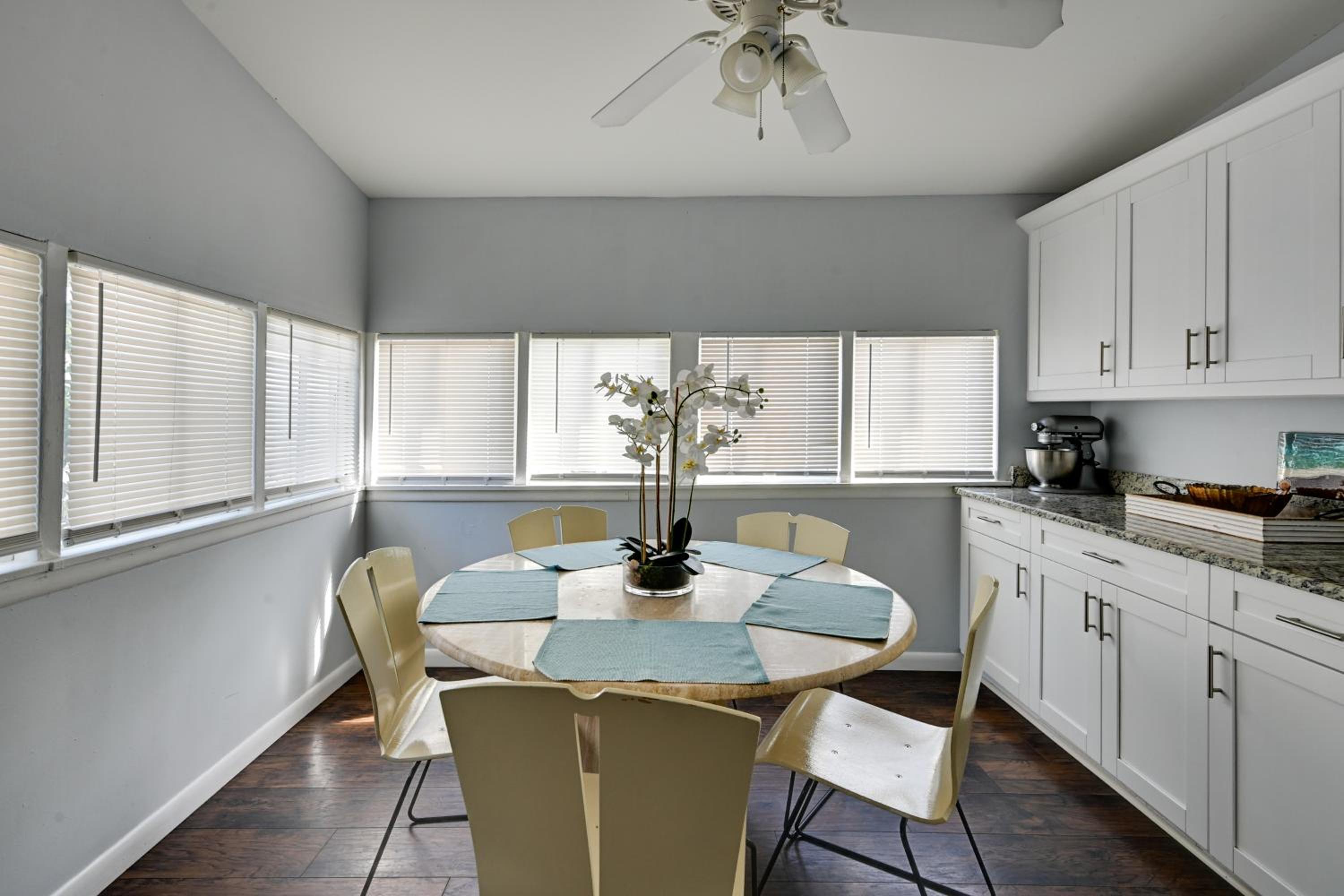 Newly Remodeled Home 1 Mi to Dtwn New Port Richey