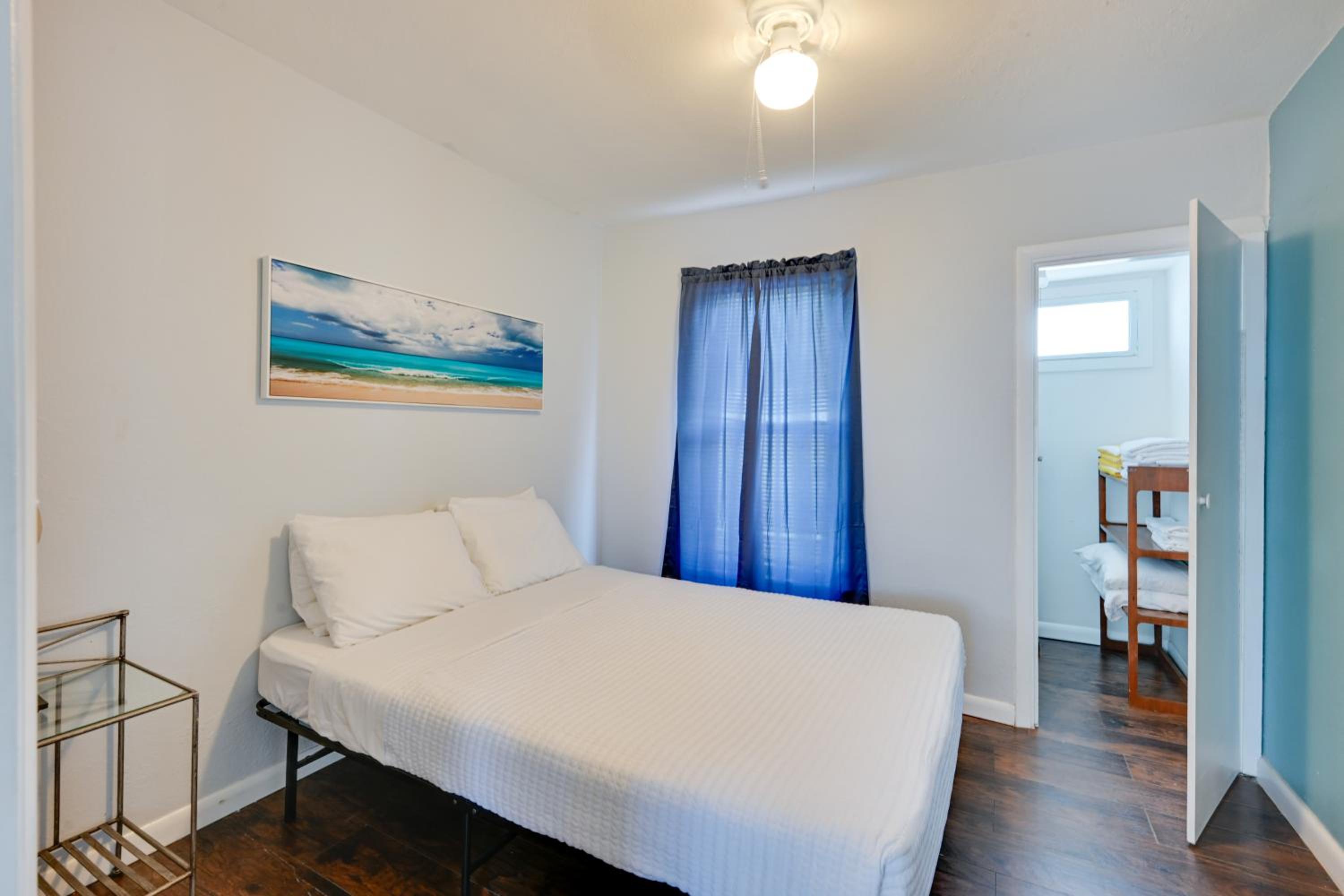 Newly Remodeled Home 1 Mi to Dtwn New Port Richey