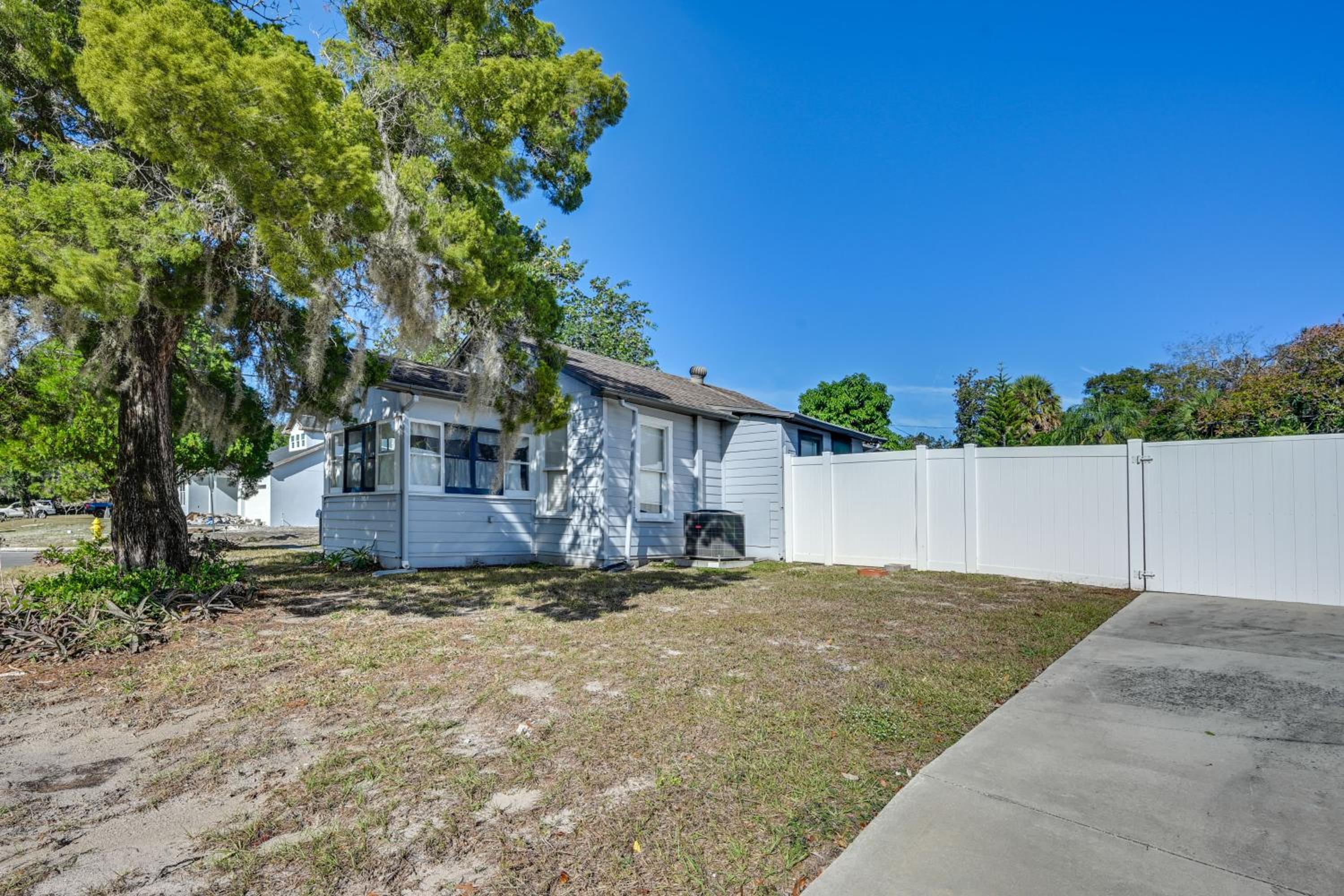 Newly Remodeled Home 1 Mi to Dtwn New Port Richey
