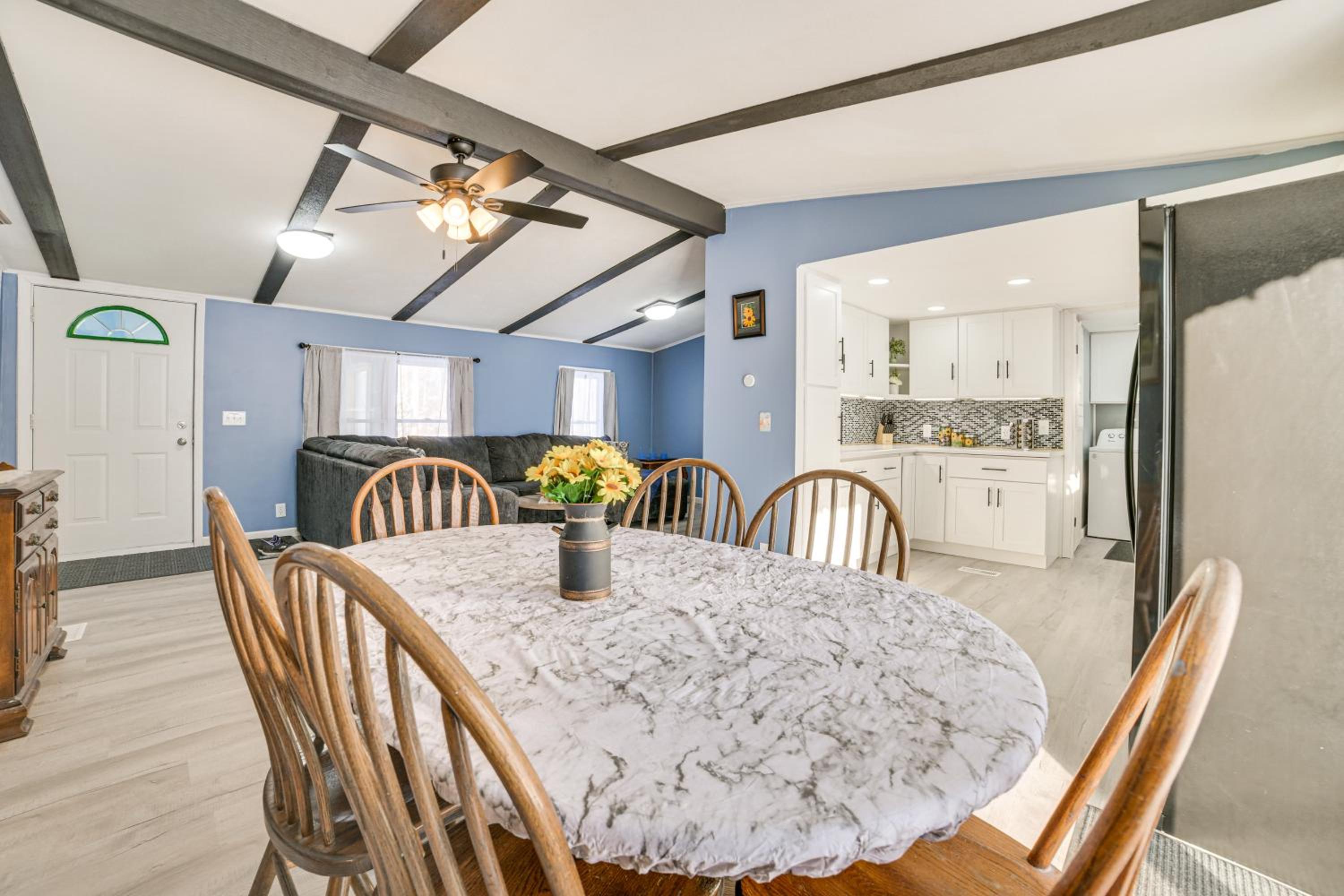 1 Mi to Otsego Lake Pet Friendly Family Home