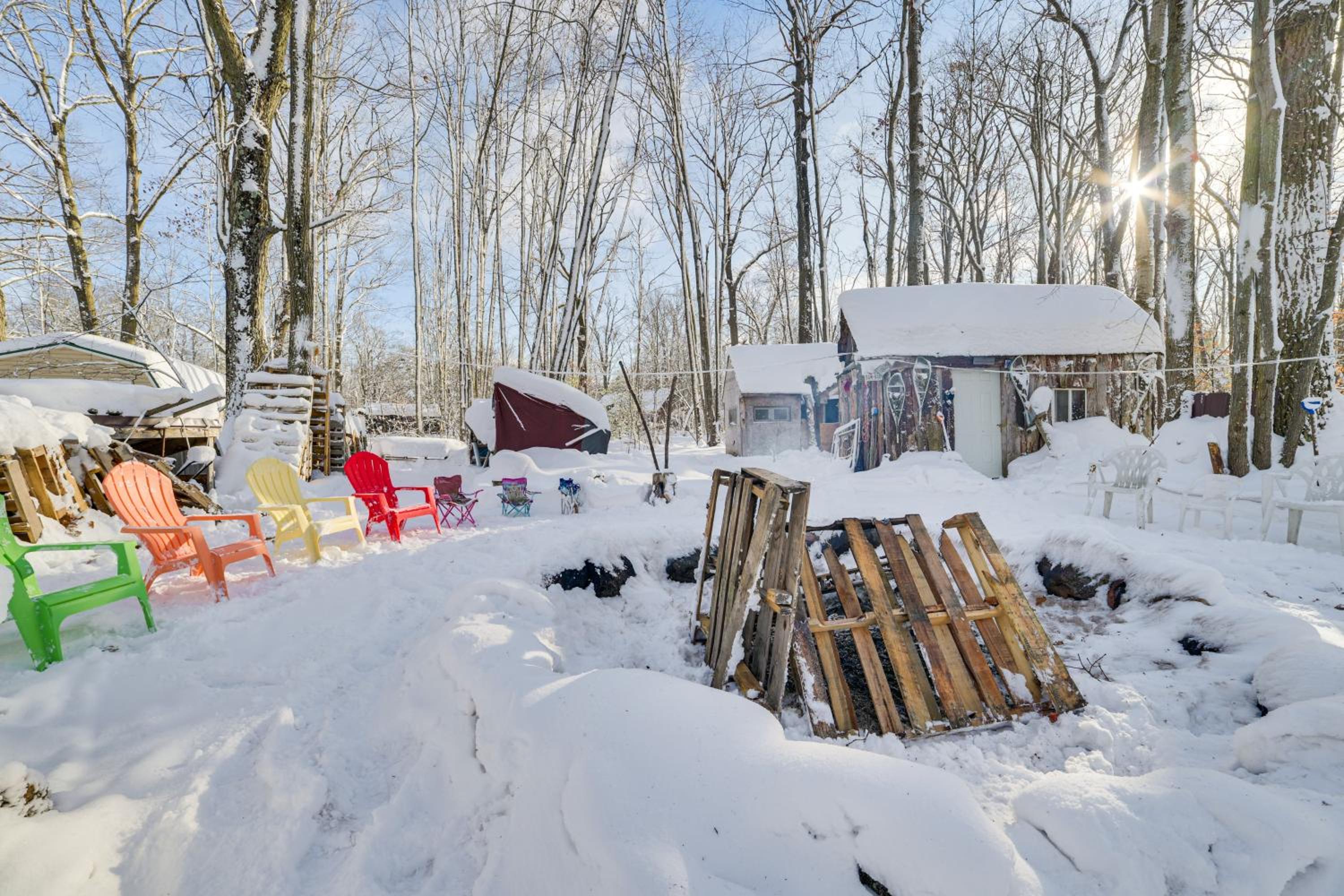 1 Mi to Otsego Lake Pet Friendly Family Home