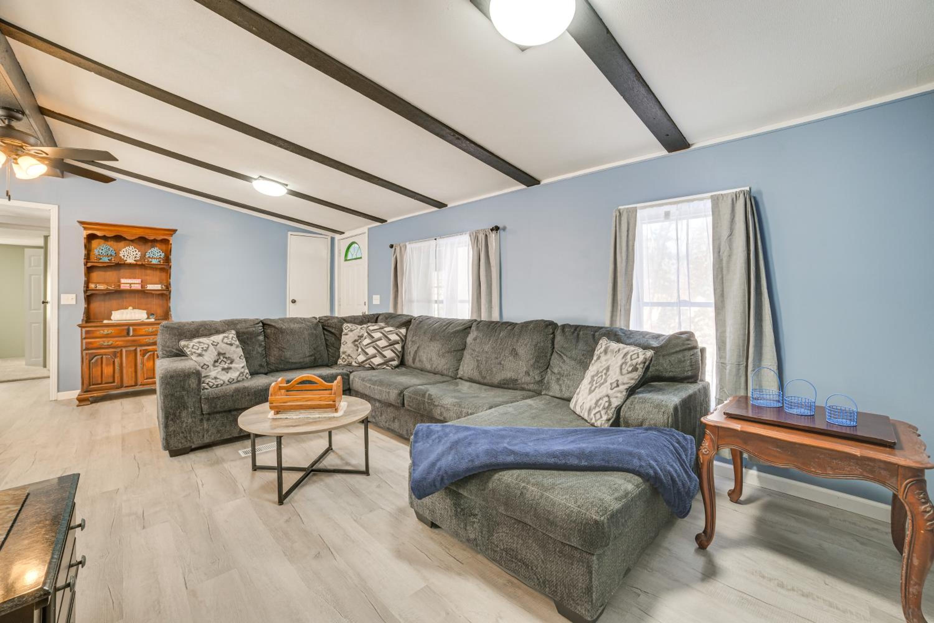 1 Mi to Otsego Lake Pet Friendly Family Home